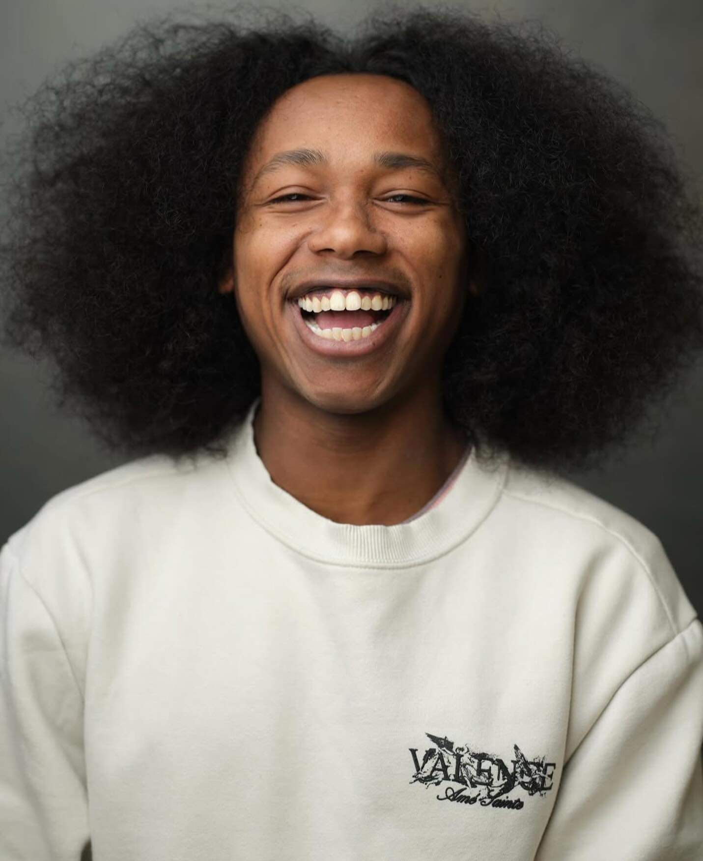 Sending lots of luck to our DWAYNE KAYIN who is performing in @roundhouseldn’s Artists Scratch Night TONIGHT!!
@dwayne will be playing year 9 pupil ‘Jazz’ in ‘Cages’ by Zakariye Abdillahi.
#JHPM #excitingnews #proudagent #scratchnight #theatre #Cages #RoundhouseResidentArtists #RoundhouseThreeSixty