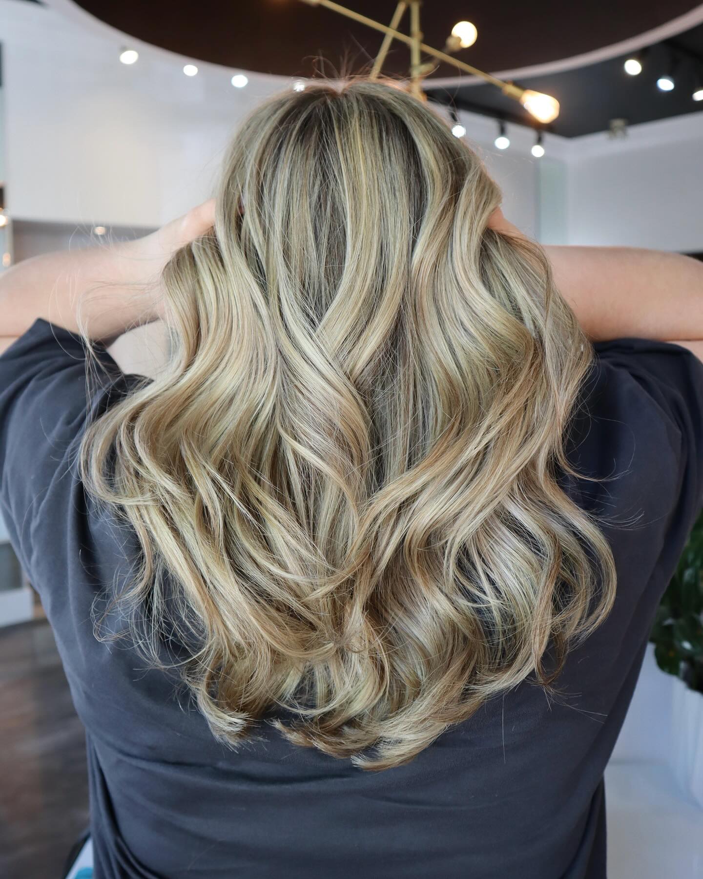 HIGHLIGHTS BY @color_by_solmaz
HAIRCUT BY Heather
#rushsalon #yvrhairstylist #vancouver #kitslano #vancouverhair #vancouverhairsalons #vancouverhairstylist #vancouverhairinspo