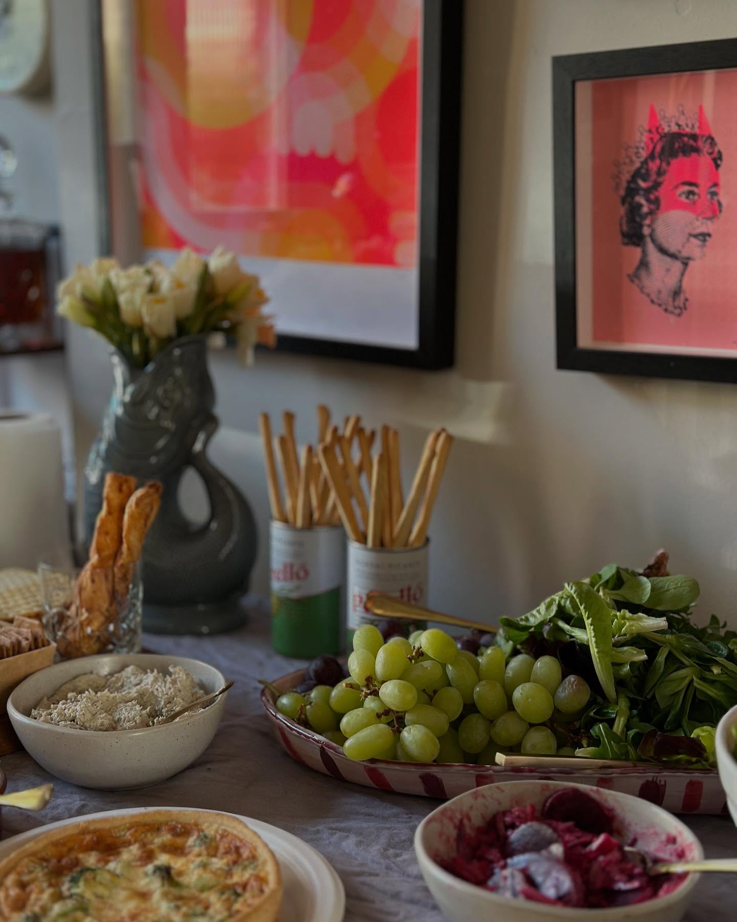 Circle Members are invited to join us for the next Pot Luck Lunch, on Friday 2nd May from 12-30 to 2-30 PM. It’s a relaxed opportunity to connect and catch up with fellow creatives. Just DM us on here or RSVP in the link in our bio. It’s a free event just let us know what you are bringing, it can be anything from a loaf of bread to a cous cous salad, just a gesture for the table.
Looking forward to seeing you all! ⚪️