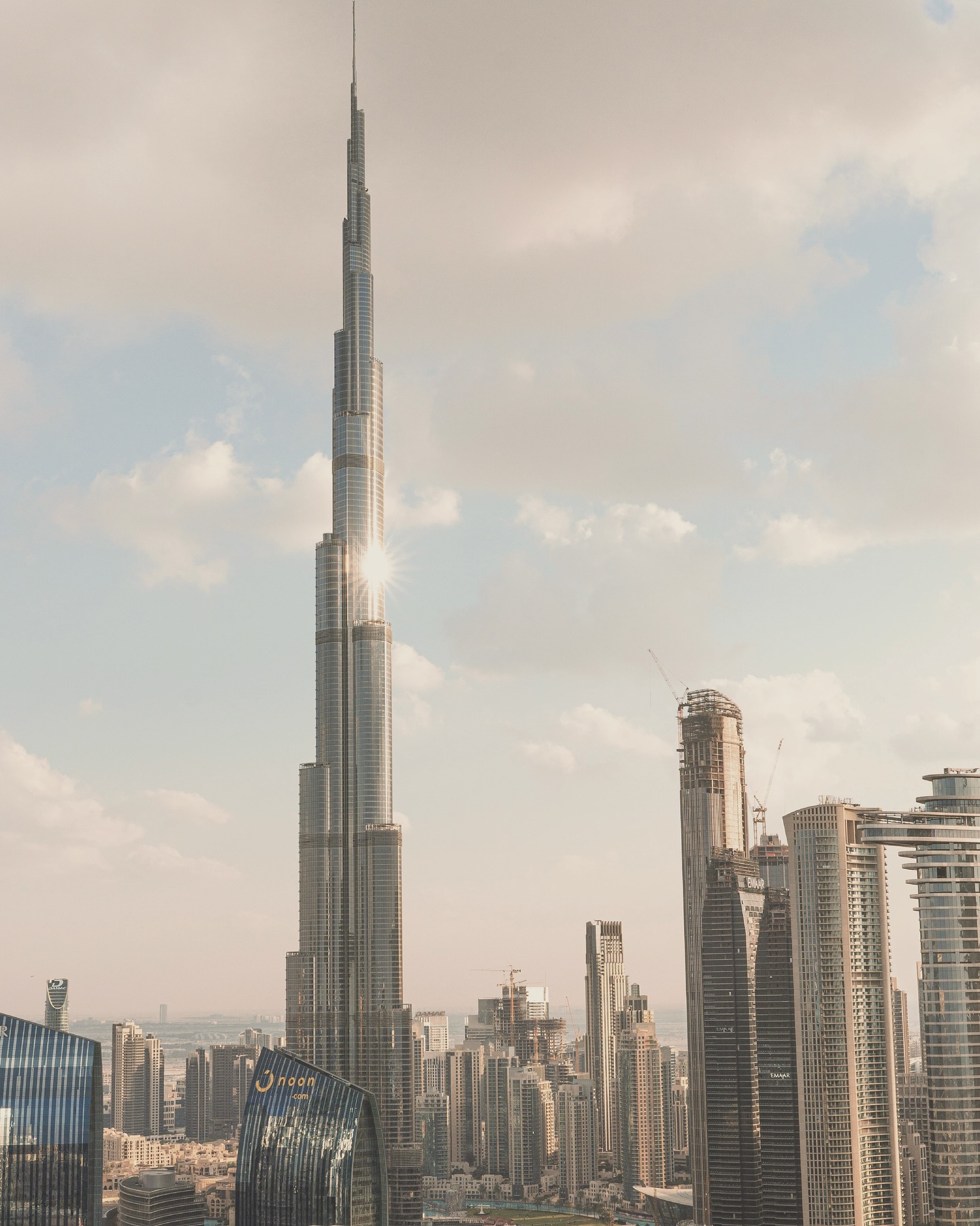 Only in Dubai could your love story deserve a setting this iconic.
#Lovaurè #LuxuryWeddings #UAEWeddings