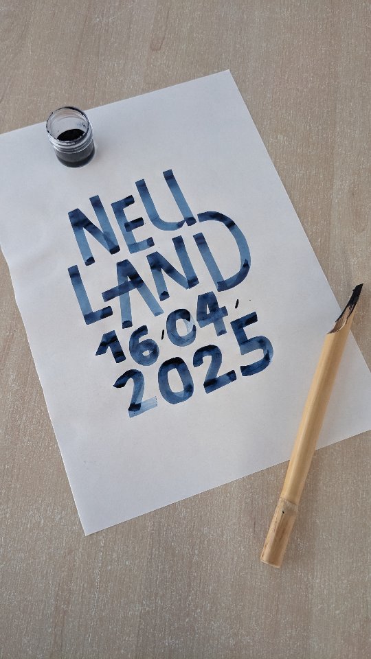 The Neuland script is truly my absolute favorite font! ✨ It’s so much fun to write – and even better when I get to teach it to others! 💡 This coming Wednesday, April 16th, 2025, I’ll be teaching it at Marlene's Salotto in Schenna. 🖋️🙌
.
#CalligraphyFun #CalligrafiaAltoAdige #KalligrafieKurs #kalligrafiesüdtirol #calligraphyteacher #Calligraphy #Neuland