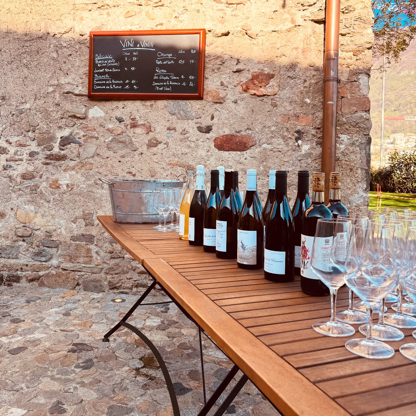 Vinyls spun and bottles were opened last friday at @locanda_della_masseria !๐
Thank you people for making it happen.
#rocknbolla #naturalwine #switzerland