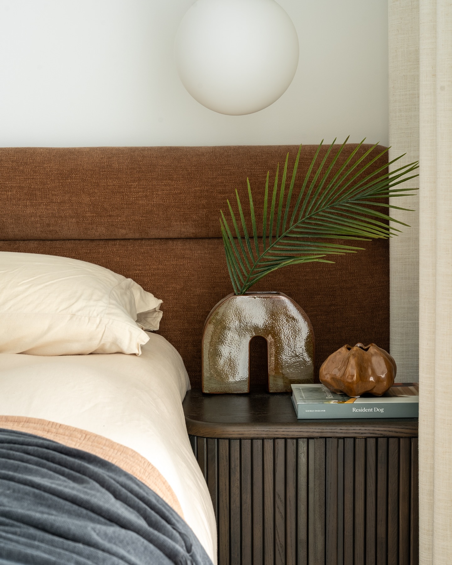 Obsessing over this @create.estate bed head made with beautiful @warwickfabrics! ☁️
📸 | @joeweaven
#hausofgray
#createestate #bedhead #interiordesign #interiorstyling #homedecor #brisbaneinteriordesigner