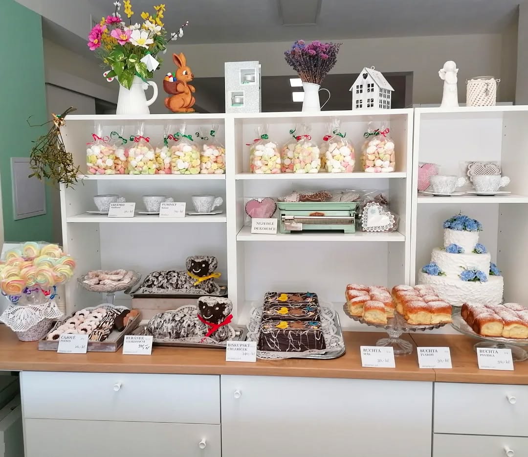 Náš Velikonoční obchůdek- beránek, biskupský chlebíček, bochánek, čajové pečivo, pusinky, perníčky, dezerty #velikonoce #velikonocniberanek #sladkepohladi