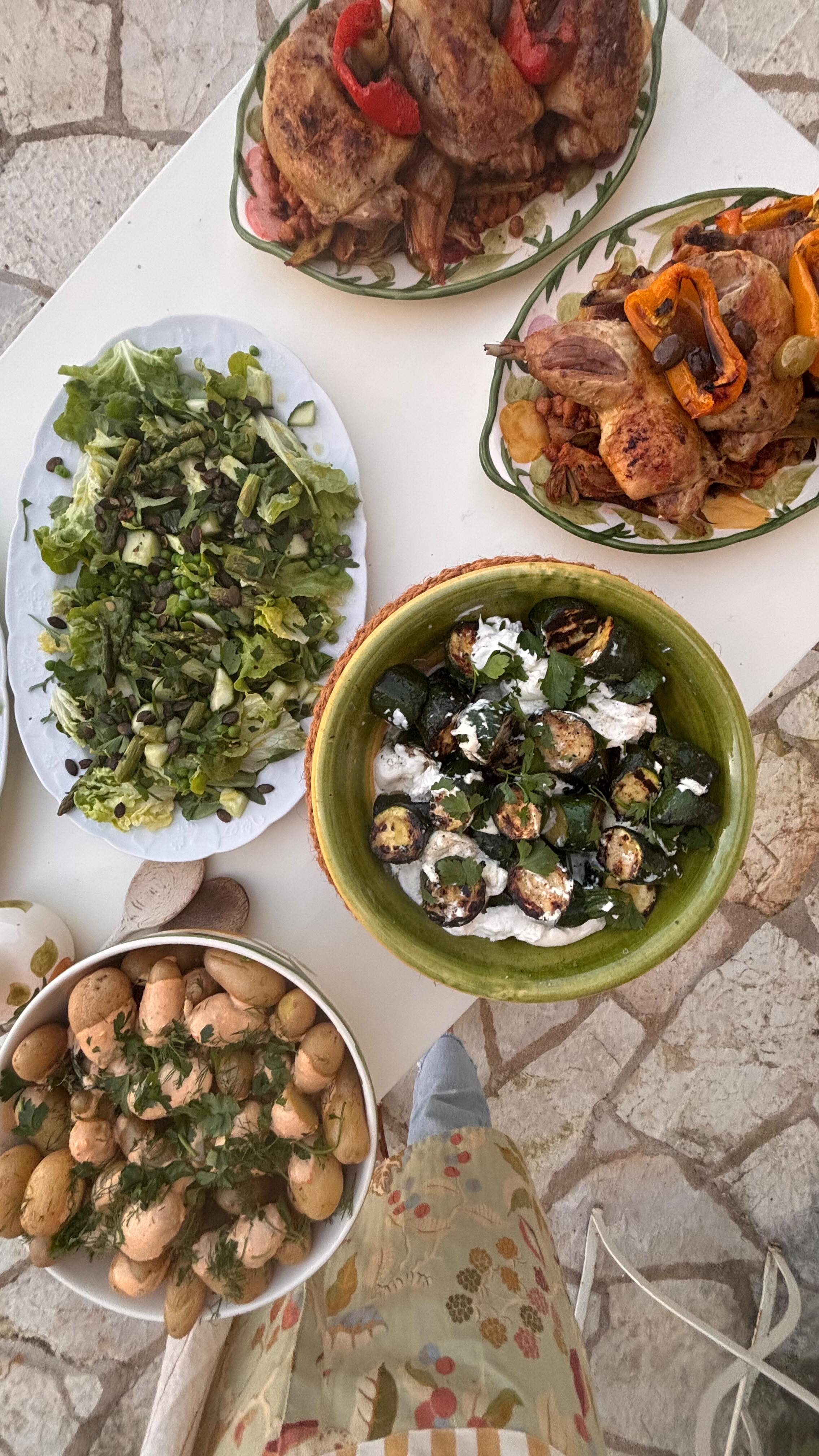 Whistle stop work trip back to France 🇫🇷👩🏻🍳🧘🏻♀️🐭
April 2025
A lot of kitchen activity, 1/2 a working Aga, chickens with their heads on and sunshine yoga and jogs around the Spring countryside 💚