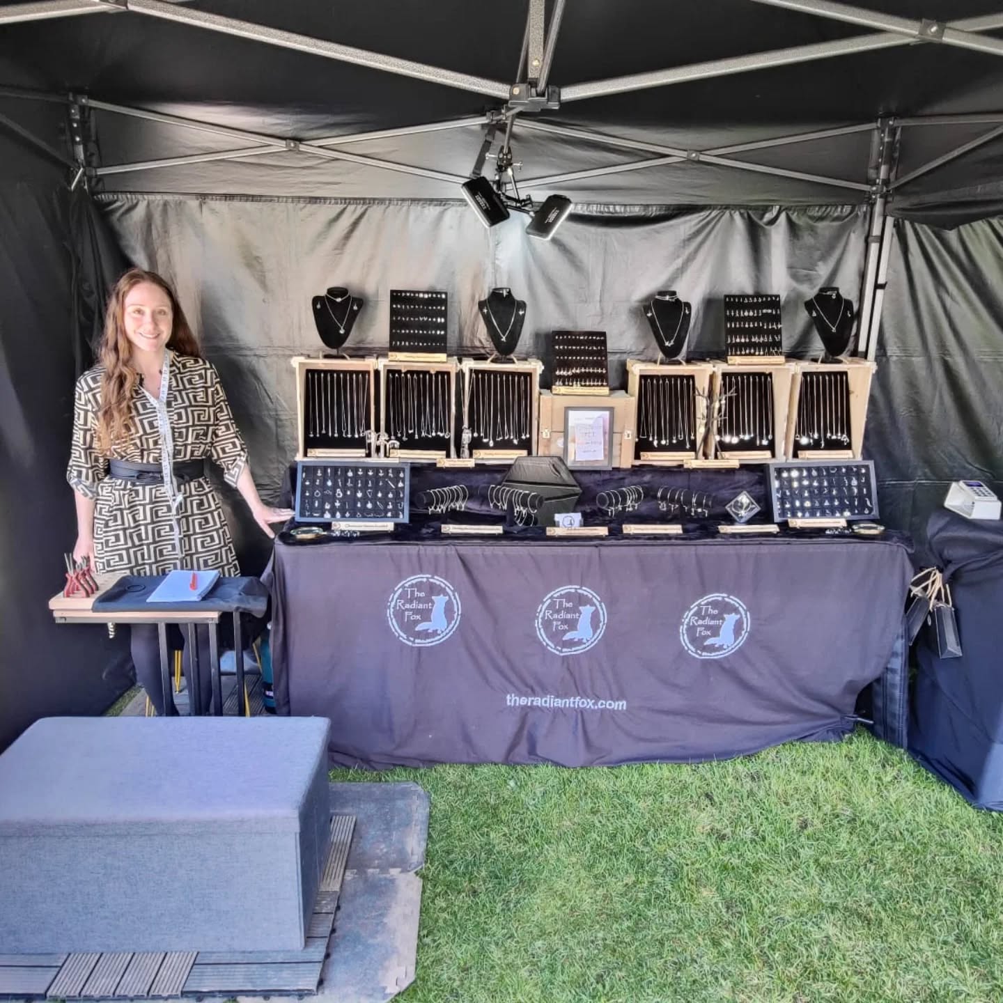 Having a beautiful day in the sunshine at @harvington_hall_official_ with @the.artisan.bazaar
What beautiful weather in beautiful surroundings. 🌞
#theradiantfox #theartisanbazaar #TheArtisanBazaarUK #harvingtonhall #harvingtonhallofficial #spring #springmarket