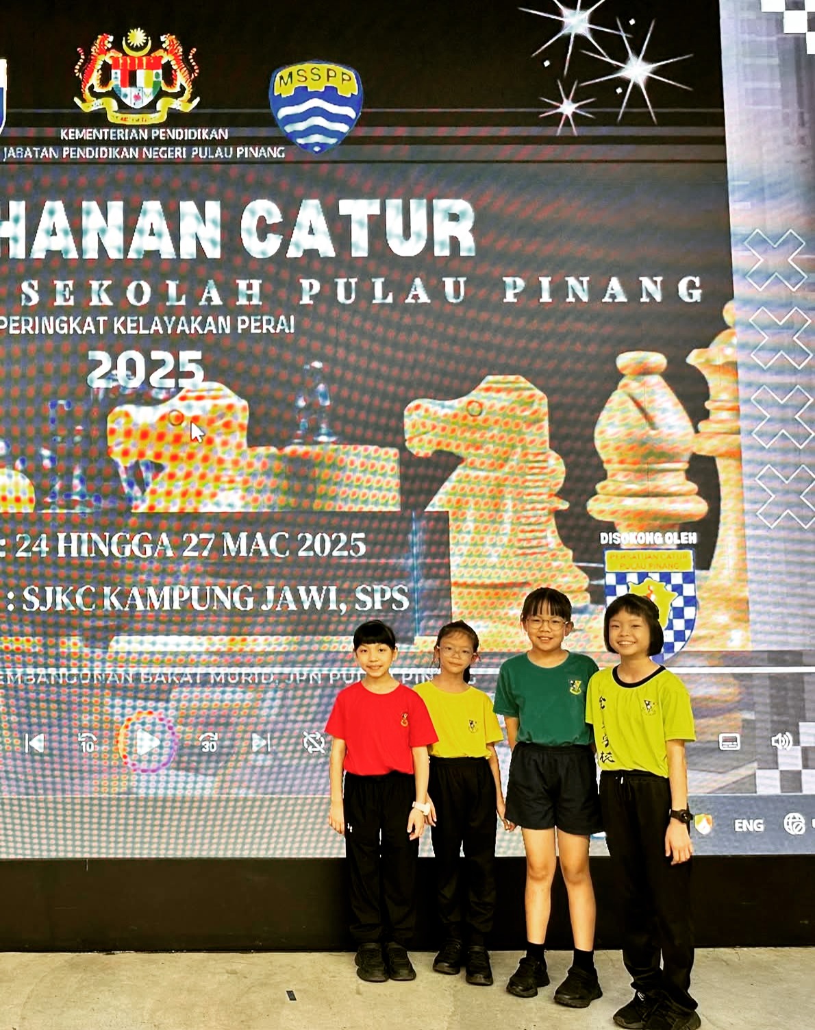 🎯MSSD Fever♟🤹♀️🤹
Its teamwork!
Well done our 💥little gals in U12G TEAM💥
Moving to 💥STATE LEVEL TEAM event next month💥
💥Youngest team battling with all the senior players💥
SJKC Kim Sen team advancing to STATE level:
💛Elysse
💛Elsa
💛Bernice
💛Shermaine
#chess #ChessNotCheckers #babygenius #strategy AC Global Chess Academy