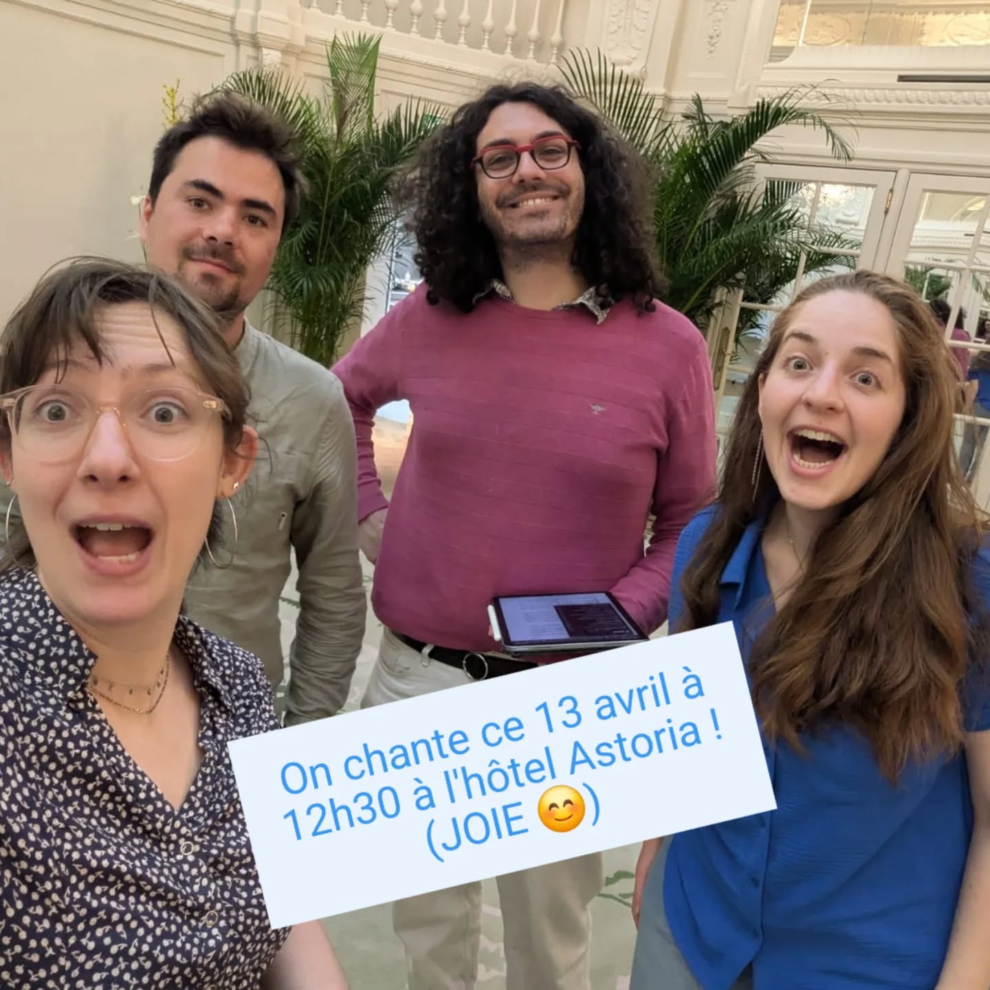 Joiiie de ce 13 avril ! On chante à l'hôtel Astoria à Bruxelles ! Cet espace très beau possède une très belle résonance :) on a hâte de vous présenter notre répertoire !! 😊
Un touuuut grand merci à @martinemergeay pour sa confiance et cette magnifique opportunité 🙏❤️
#music #quatuorvocal #quatuor #les4sens #ensemblevocal #lustres #plantes #chant #amitié