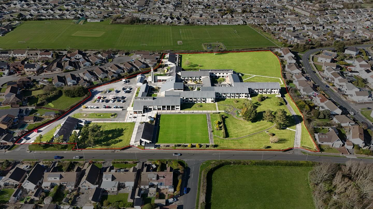 Aerial view of a peaceful residential setting, with the full site boundary clearly outlined.
Large, well-kept grounds and a calm environment- captured with clarity from above.
Ideal for showcasing care facilities, residential developments, and managed properties.
Enquiries at - Sam.SJA@outlook.com
#DronePhotography #AerialImagery #SouthWalesDrone #PropertyMarketing #CareHomeVisuals #DroneOperatorUK