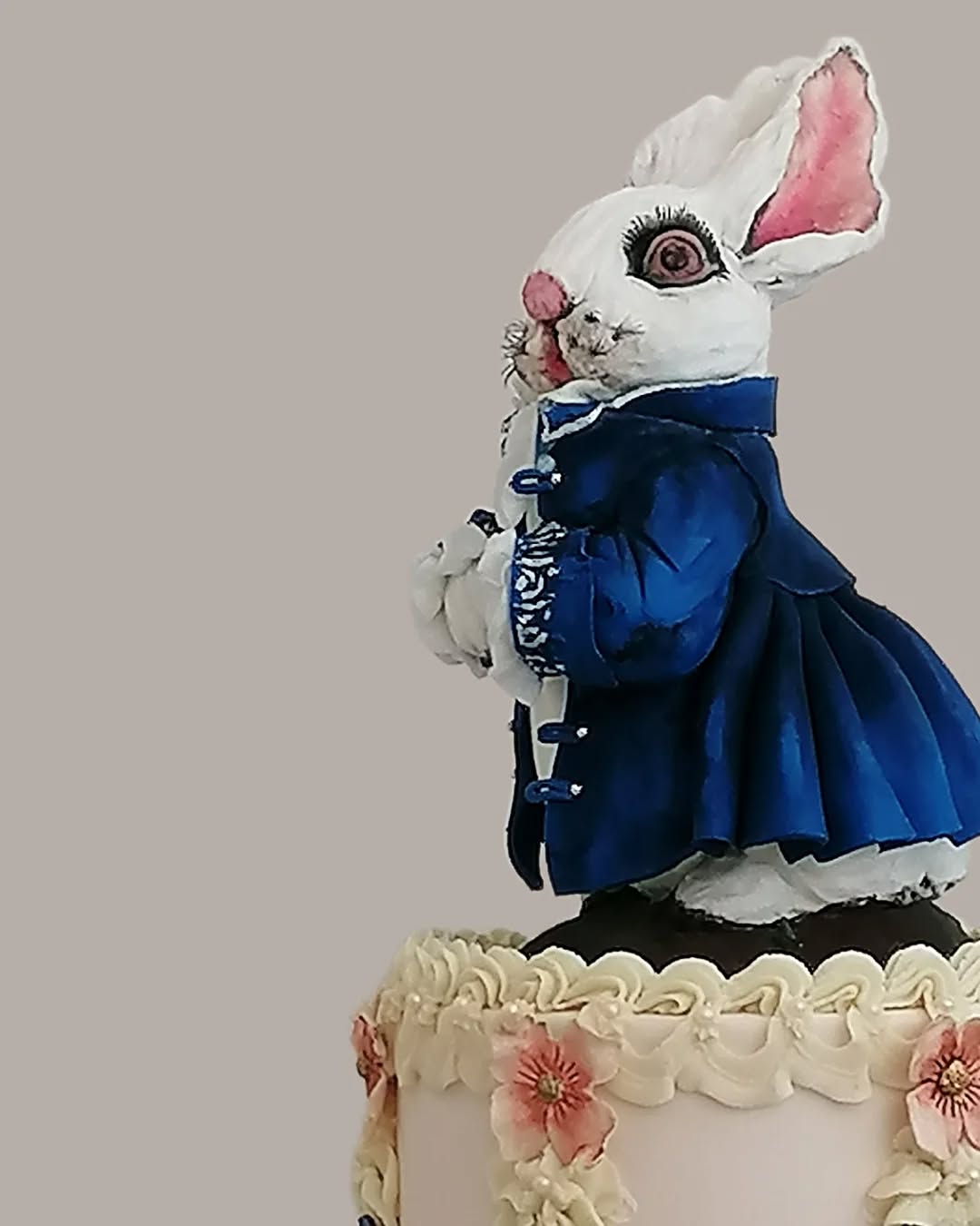 Sugar Cakes
Meet "Monsieur Paques".... a Whimsical Easter illustration celebrating the joy and playfulness of the season. Handcrafted Edible Art 🩷
@barco_bake thank you for the beautiful color selection of dry powder dust.
@cabfoods for baking products
#easterbunny #cakeartist #caketrends #moderncake #art #bunny #bunnycake #handcrafted #artistry #supportlocal #supportwomeninbusiness #supportlocalbusiness