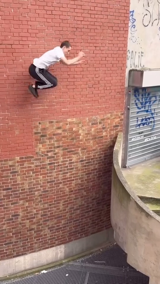 Hello tout le monde,
Ça faisait un moment qu’on n’avait rien posté par ici — mais ça ne veut pas dire qu’on a arrêté de s’entraîner !
Ces derniers temps, l’énergie du groupe nous pousse à ressortir s’entraîner ensemble, en extérieur, et ça fait vraiment du bien.
On réfléchit encore à la forme que prendront les contenus qu’on va vous partager ici.
Vous préférez quoi : un format vlog avec un peu des coulisses ?
Ou un montage plus simple, avec juste les moves et une bonne musique ?
Dites-nous ce que vous kiffez le plus en commentaire, on est curieux d’avoir vos retours.
⸻
#Parkour #Freerun #ArtDuDéplacement
#ParkourTraining #MovementCulture #ParkourLife
#TrainTogether #ParkourCrew #OutdoorTraining
#ParkourCommunity #BehindTheMoves #ParkourVibes