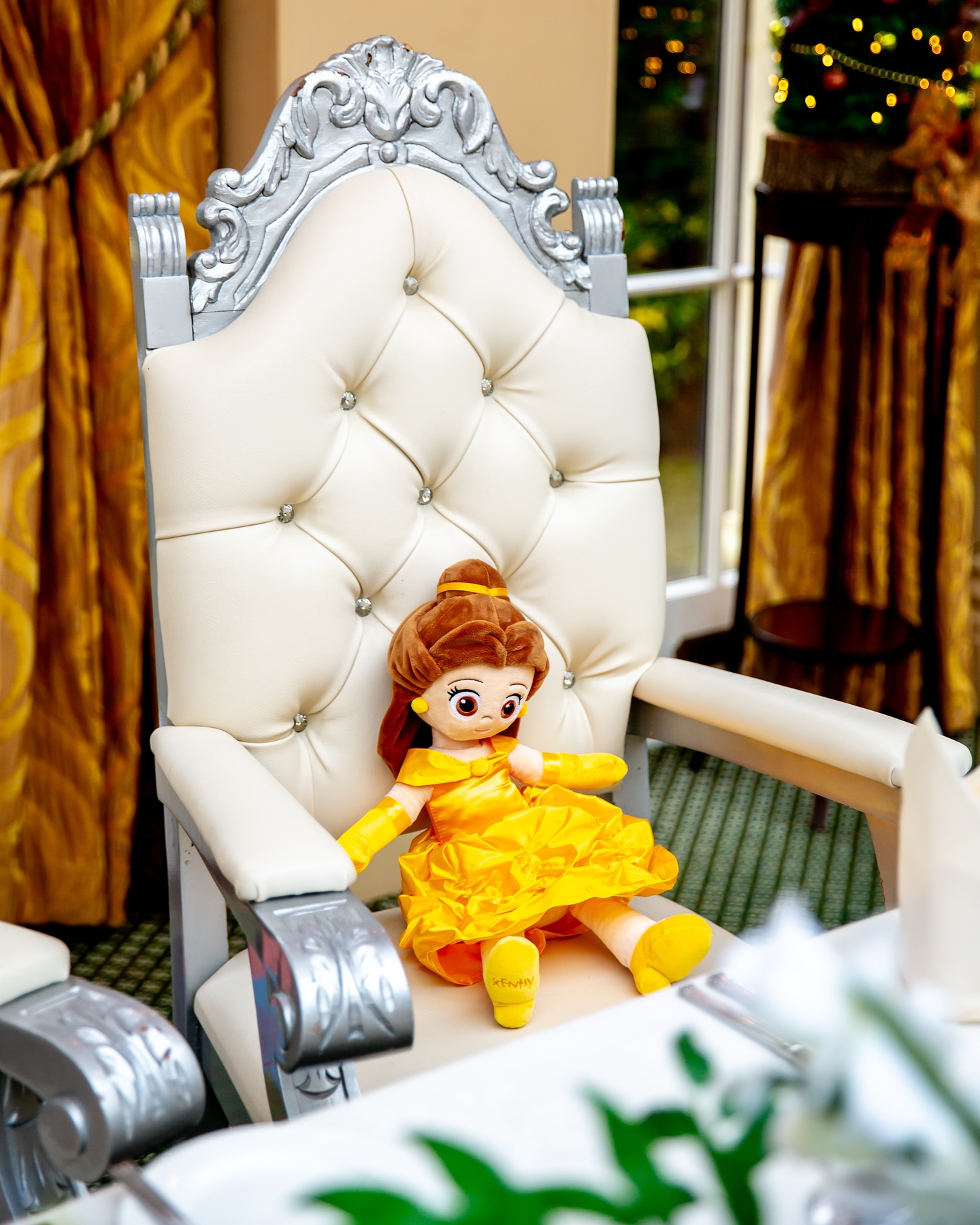 Struggling To Think Of Unique Decor Ideas? Well here’s one for you!👇🧸
I don’t know about you, but I have my fair share of favourite cuddly toys. All of them have an importance or reason to be your favourites…
Do you and your future hubby share a bond with a certain teddy bear or two? Do they hold a story or sentimental bond between you?
Whatever the reason…If you want a unique decor idea that is personal to you and your future hubby, don’t forget about the teddy bears that you share! I mean, look at how cute Belle and The Beast look here 🥹😆
VENUE: @thelawnrochford
.
.
.
.
#weddingplanning #weddinginspo #weddingtrends #weddingplanninginspiration #weddingplanninginspo #weddingdecorideas #weddingdecorinspiration #weddingdecorationideas #weddingdecortrends #ukweddingdecor #uniqueweddingideas #uniqueweddingdecor #colourfulweddingphotography