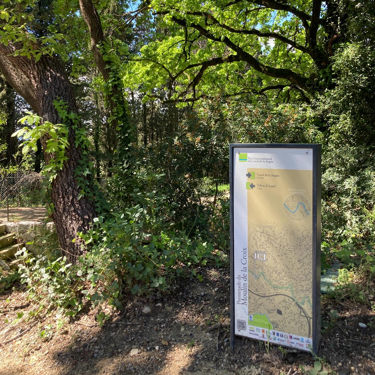 Mission du jour : contrôler les aménagements réalisés sur le canal… et prévoir la suite.
.
#sicasil #suez #soeau #canal #design #globaldesign #globalthinking #designerlife #amenagement #mobilierurbain #mougins #pics