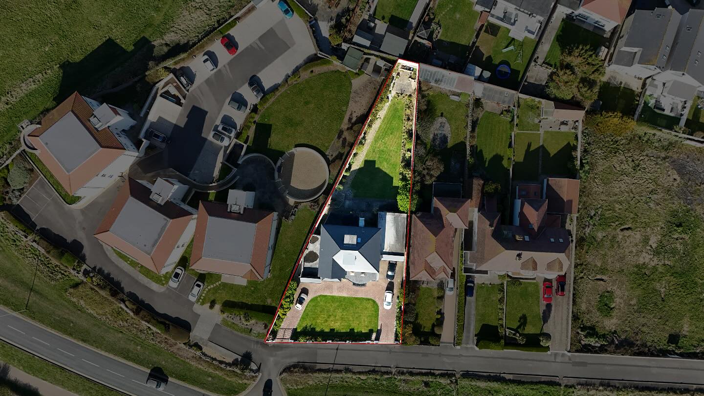 A clear focus on what matters most.
This overhead shot uses a red perimeter and subtle darkening outside the boundary to draw attention to the property itself - ideal for listings that need to stand out.
Precision visuals for estate agents, developers, and property marketers across South Wales.
#DronePhotography #PropertyHighlight #SouthWalesDrone #RealEstateVisuals #AerialMarketing #DroneOperatorUK