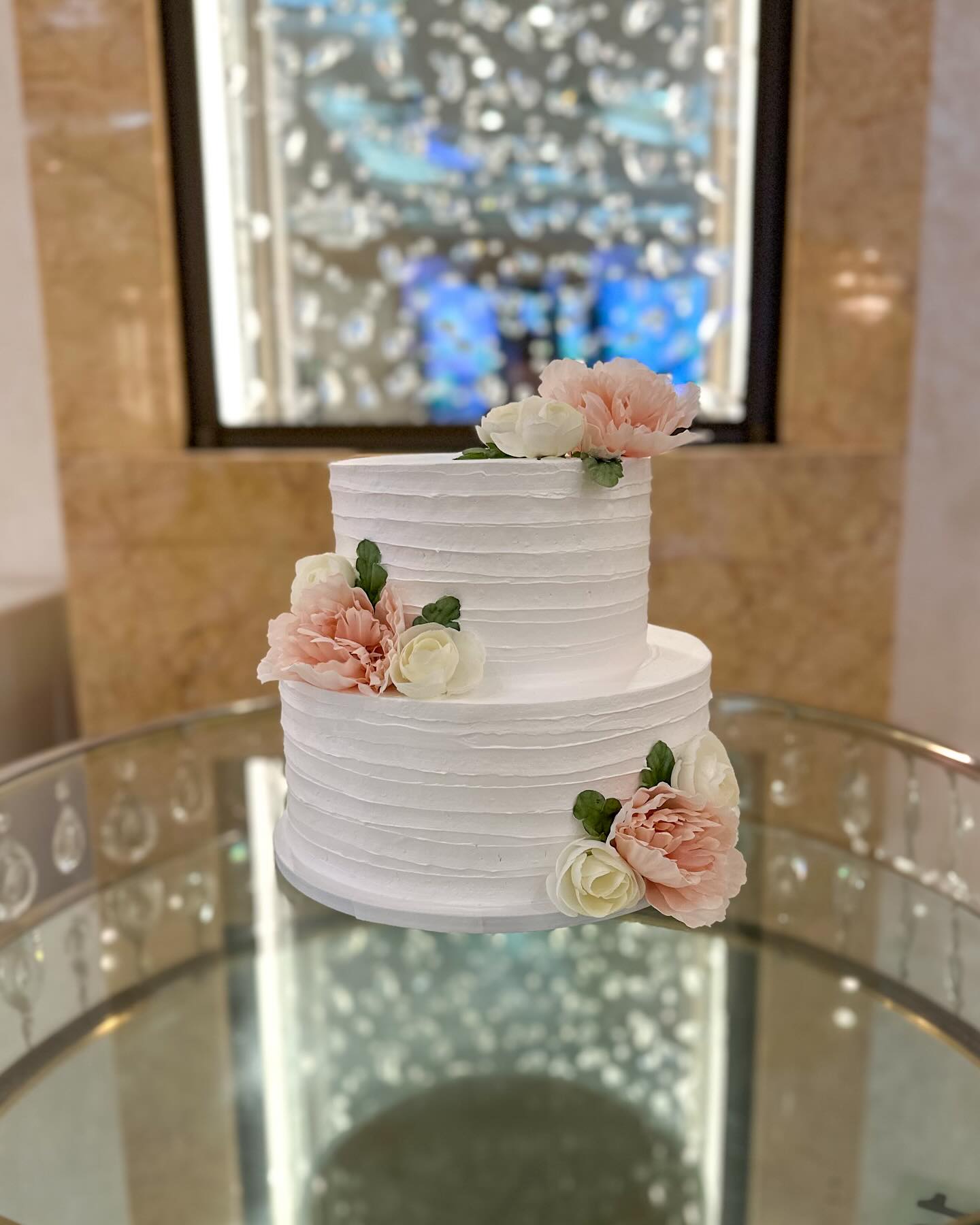 Wedding season is in full effect and we are enjoying every minute of it!
#weddingcake #2tiercake #flowercake #customcake
