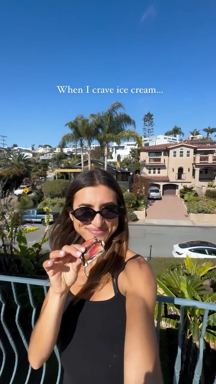 Secrets out… here’s how I get away with sweets without the sugar crash 💥 🍫
Strawberry Chocolate Ice Cream: 🍓
* 2 cups whole milk plain Greek yogurt
* ¼ cup dark chocolate chips or bar, melted
* ½ cup fresh strawberries, sliced
* ¼ tsp cinnamon (balances blood sugar & adds warmth!)
* 2 tbsp crushed pistachios (healthy fats = no spike!)
What You Do:
1. Line a baking sheet with parchment paper
2. Mix yogurt and optional vanilla extract (1 tsp), then spread into a ¼–½ inch layer
3. Drizzle melted chocolate on top (get artsy!)
4. Add strawberry slices, sprinkle with cinnamon & pistachios
5. Freeze for 2–3 hours, then break into ice cream & enjoy!
✨Why it’s blood sugar friendly✨
✔️ Protein from Greek yogurt = keeps you full (add scoop of protein powder for bonus points)
✔️ Fiber + antioxidants from strawberries (hello glowy, botox looking skin)
✔️ Healthy fats from pistachios help slow sugar absorption
✔️ Cinnamon gives it a sweet vibe and stabilizes blood sugar
No refined sugar. No blood sugar spike. All the yum 🩷
Keep a stash in your freezer — your future SUMMER self will thank you 😘
#BloodSugarBalance #HormoneHealthySnacks #StrawberrySeason #HGS