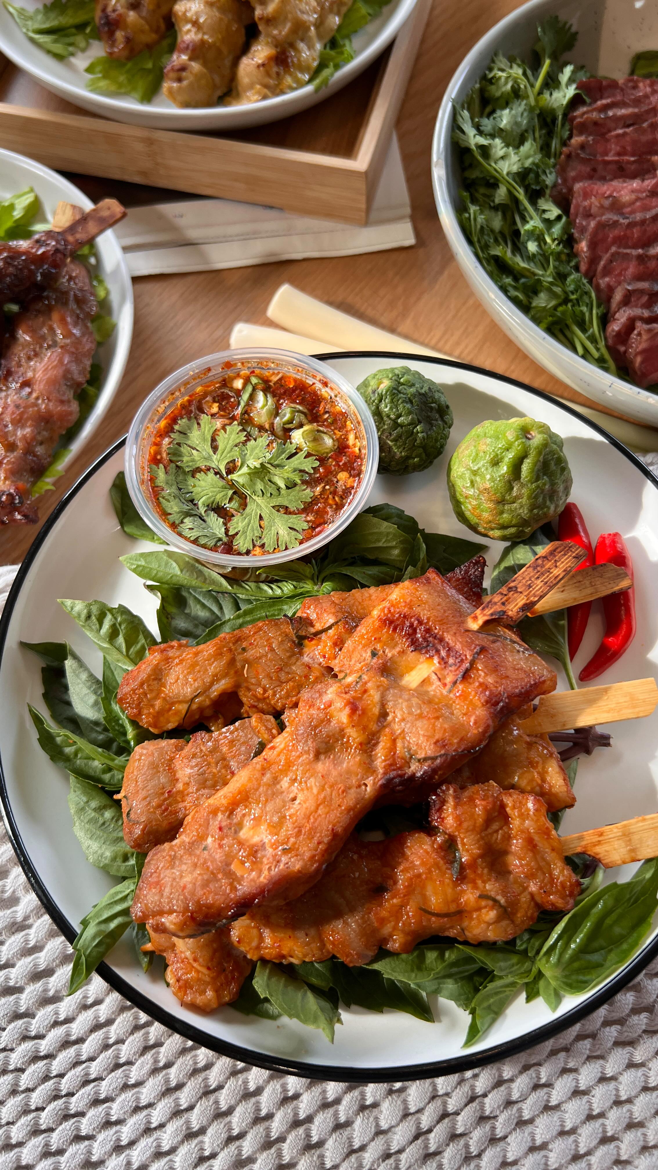 We might be a bit shy in front of the camera, but when it comes to our dishes, we go all out with bold ingredients and flavors. Proud to serve up Thai recipes that are not only packed with nutrients but bursting with authentic taste. One bite, and you’ll feel like you’re right there on the bustling streets of Thailand.
🧡 Open daily 9am - 8pm. Delivery around Vancouver. DM to order! 🧡