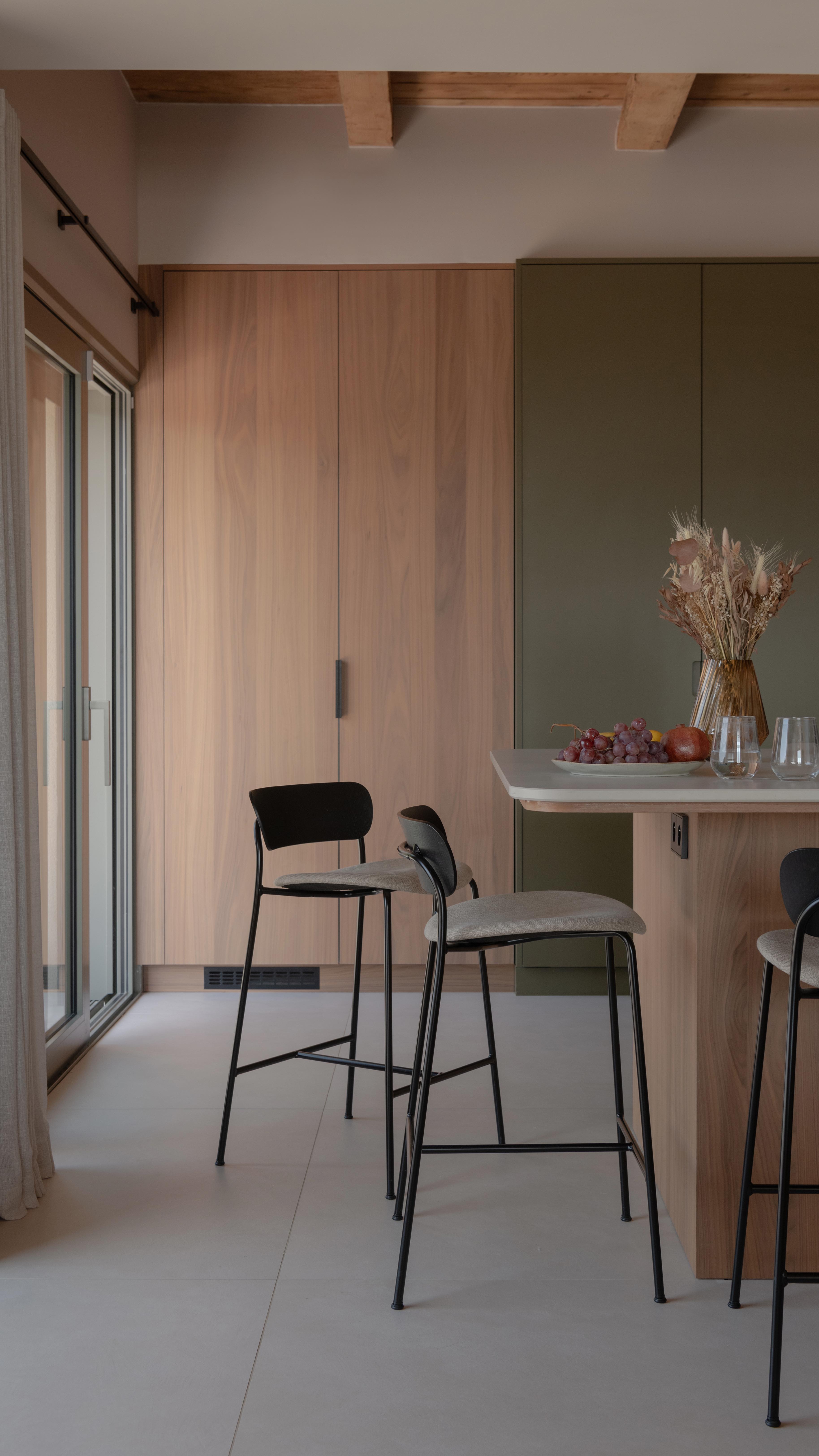 Samedi 8 MARS 2025 🗓️ - Notre projet BELLEVUE est présenté dans l’émission « Intérieurs » sur @france3 📽️ , rubrique « La Visite » .
Un grand merci à toute l’équipe de France 3.
Retrouvez l’intégralité du reportage photos 📸 , sur notre site internet :
www.bc-ateliers.com
Merci également à tous nos partenaires
ATELIER BRUNEEL Titouan Lanièce l’Ensemblier REVERT Menuiserie Chanson Métallerie MENUISERIE LAHAYE