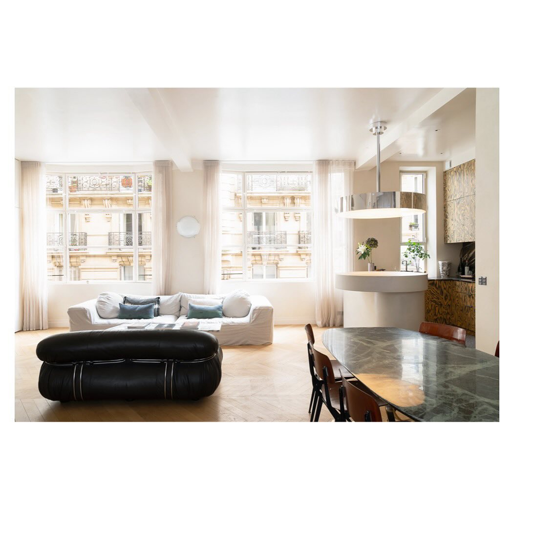 Projet Sampaix - Rénovation de la pièce de vie avec cuisine en Alpi Sottsass www.costaudrenovation.com
#renovationappartement #renovationappartementparis #archiecteparis #renovationparis #agencementinterieur #interiordesign #interiorinspiration #livingroominspiration #livingroominspo #livingroomdesign #livingspace #marbletables