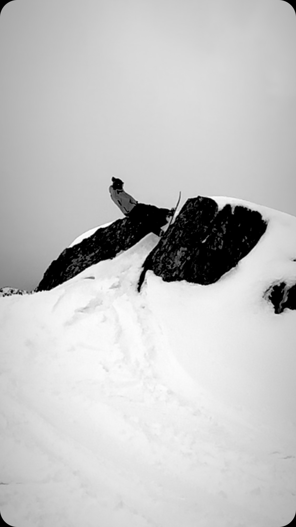 Rock Fakie, It’s a ROCK !!!! fakie
@quiksilver.snow @henaff_off @vimanasnow @shredoptics
#rockfakie #snowboarding #snowboard #snow #board