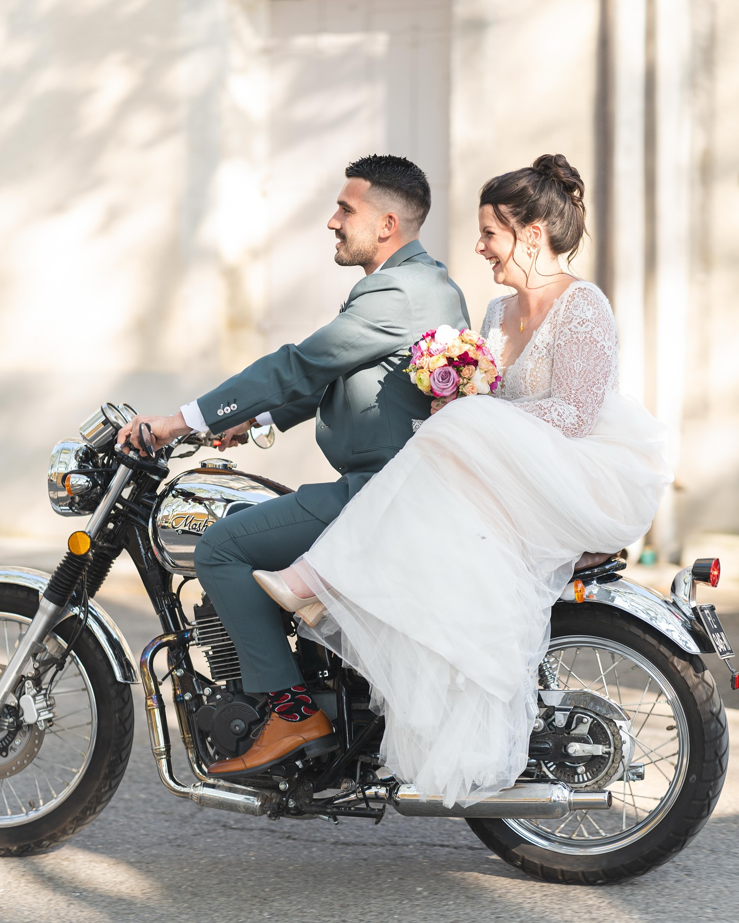 Il y a des histoires qui nous touchent en plein cœur…pour lesquelles je me sens si reconnaissante de les photographier afin de ne jamais les laisser s’échapper... 💐💍🤍
#mariage #wedding #mariagephotographie #photographemariage #mariagecivil #weddingphotography #photographiemariage #photographenimes #photographemontpellier