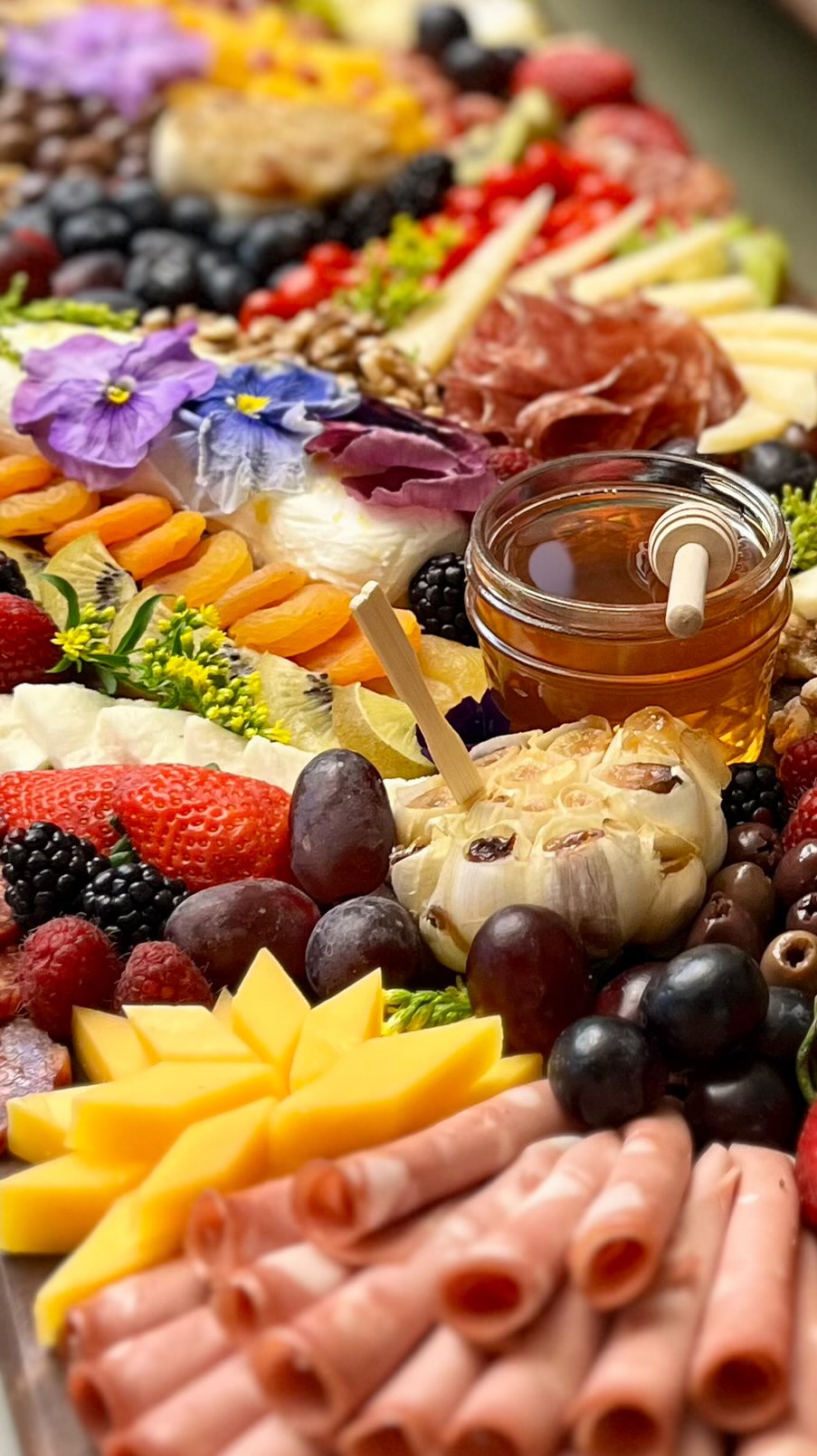 #mangiamo
#charcuterie #charcuterieboard #grazingplatters #grazingboard #grazingtable #grazing #graze #salumeria #austin #salume #italian #charcuterietable #formaggio #cheese #glutenfree #keto #paleo #foodporn #grazingboxes #foodie #antipasto #antipasti #atx #atxfoodie #austincharcuterie #italianfood #grazingboards #atxfood #latavolatx