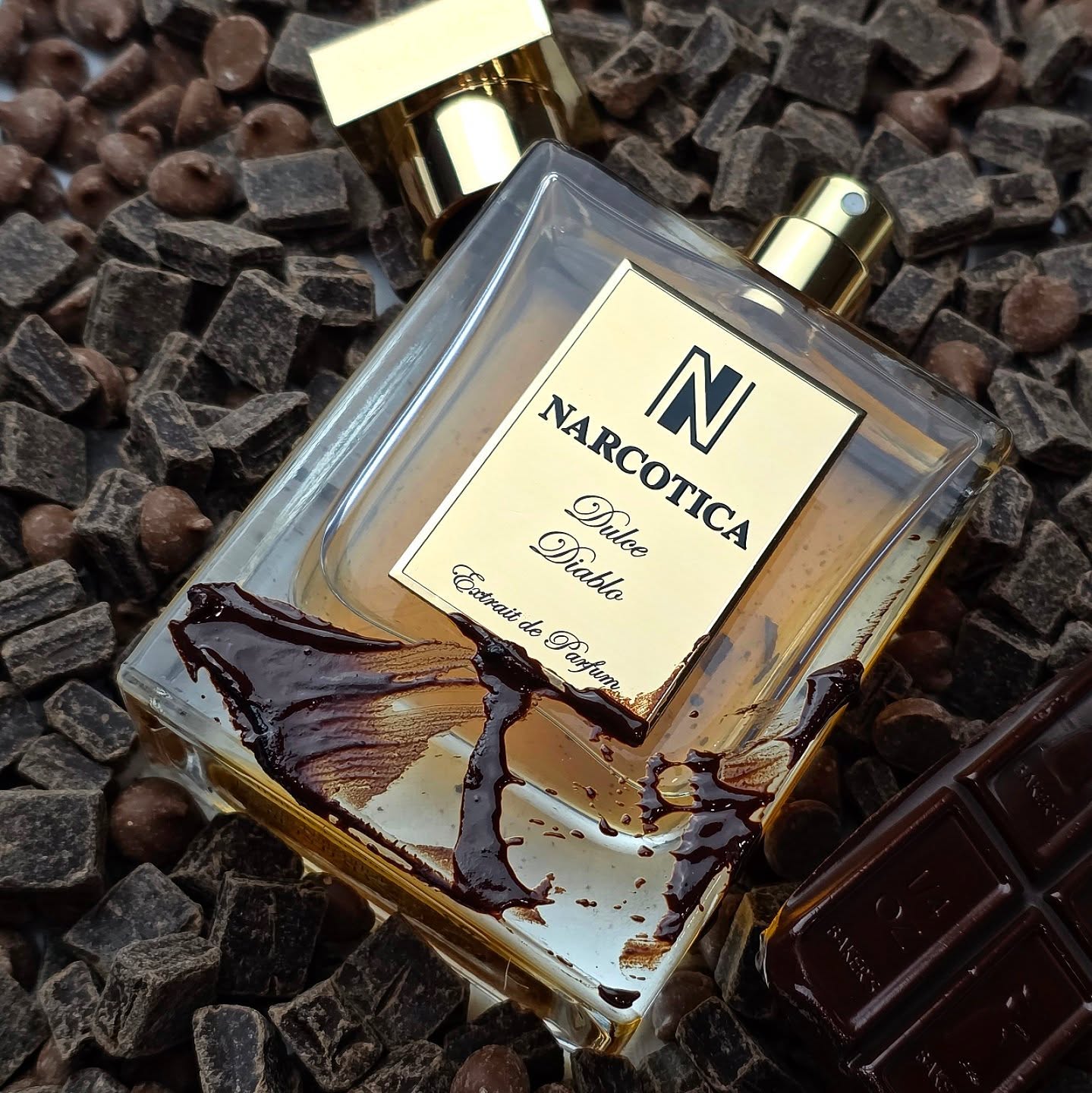 Any gourmand lovers? Dulce Diablo smells like chocolate and apricots. It was love at first sniff.
.
.
.
.
.
.
Top notes are Rum, Cognac, Chocolate, Apricot and Freesia; middle notes are Dried Apricot, Cacao, Sugar Cane, Honey, Davana and Oakmoss; base notes are Madagascar Vanilla, Tonka Bean, Sandalwood, Musk and Patchouli.
.
.
.
.
.
.
#perfume #nicheperfume #perfumecollection