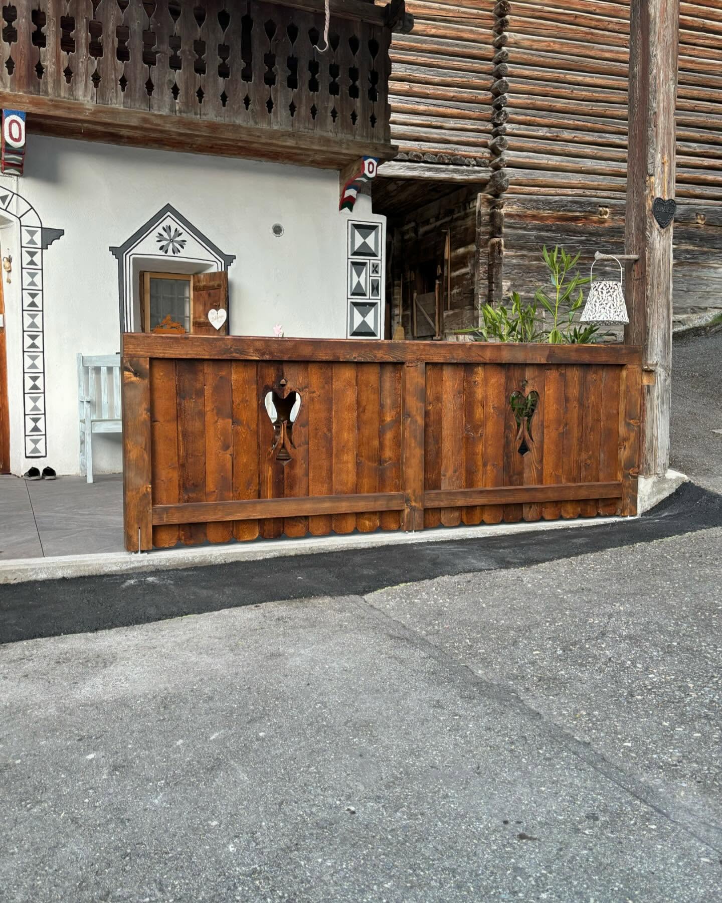 #juonag #terrasse #sitzplatz #holzarbeit #arosa #zaun #fichtenholz #gartensitzplatz #mitliebegemacht