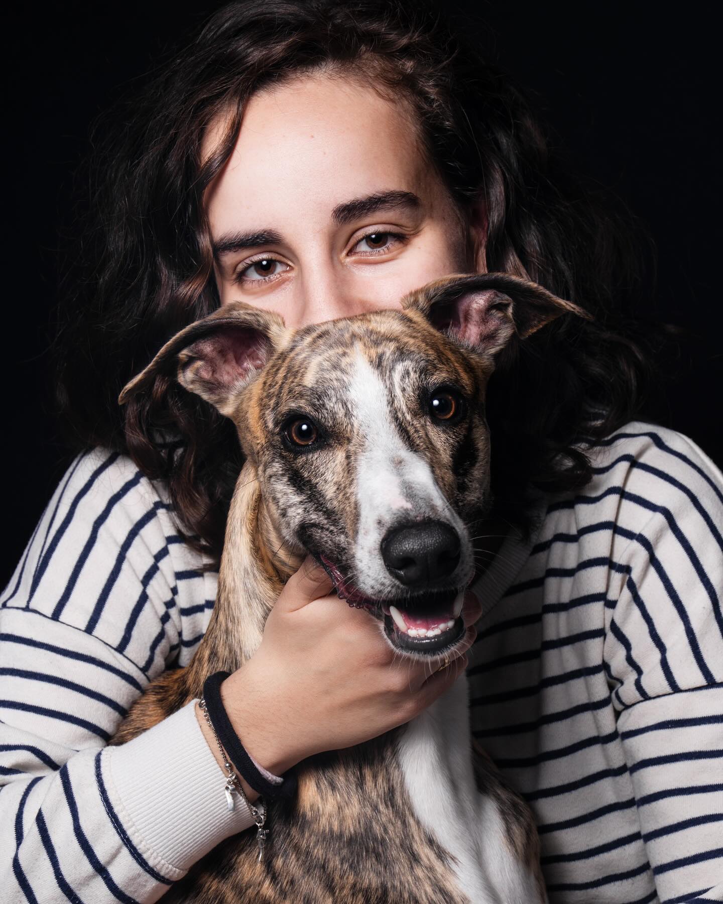 Esencia canina✨🐕
Os dejo estas fotos que hice con mis perros hace unas semanas en el estudio y que no había tenido tiempo de subir🤍
Orgullosa de compartir mi vida con ellos y de poder tenerlos retratados para siempre🥹🫶
#perrosdeespaña #perrosespaña #perrosdeinstagramespaña #perrosinstagram #dogphotography #dogphotooftheday #dogphotographer #whippetespaña #whippetlove❤️ #whippetlove #sonyespaña #amorperruno🐶❤️🐾 #dogmomlife #fotografodeperros #fotografiacanina #fotografiaperruna #whippetdog #galgolovers