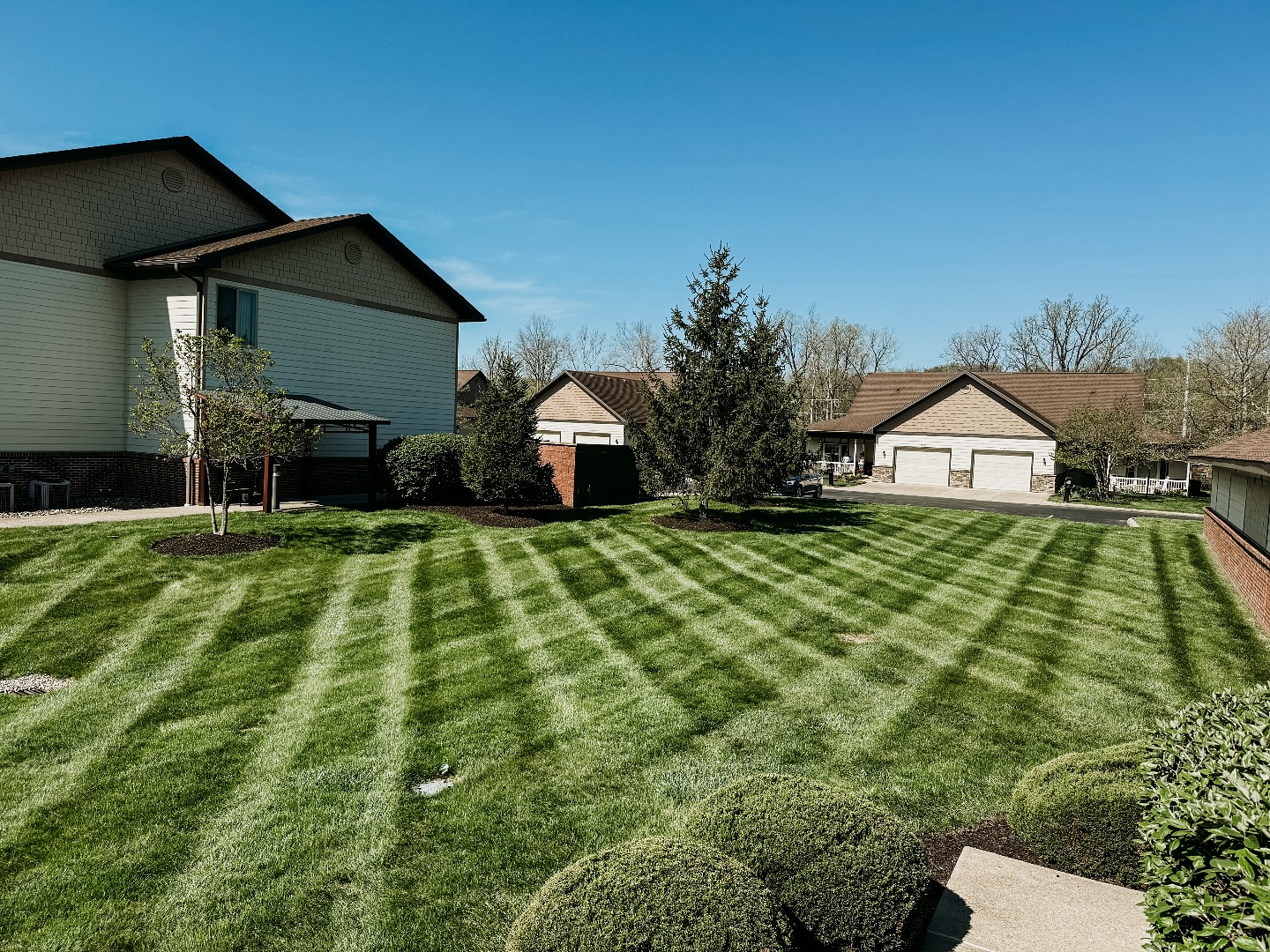 Finishing the week strong with some fresh stripes! Nothing like a crisp cut to kick off the weekend. Happy Friday 🌱
.
.
.
📸: @berkley._.green
#LandscapingLife #LawnStripes #CurbAppeal #MowAndGlow #WeekendReady #StripingSeason #CleanCuts #LawnGoals #ProfessionalLandscaping #FreshCutFriday