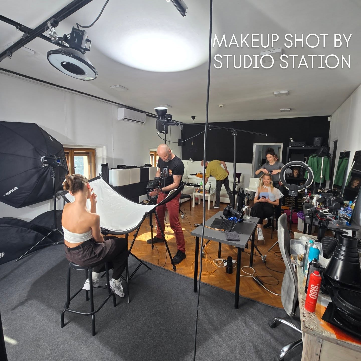 Makijażowe szaleństwo z Team STATION
@bartlomiejbialy
@romuluskr
@piotrpiatekcom
@kamilkrajewski
@ilonagil_mua
@patkahair.work
@aleksandra.kiecko
@wrona.nikola18