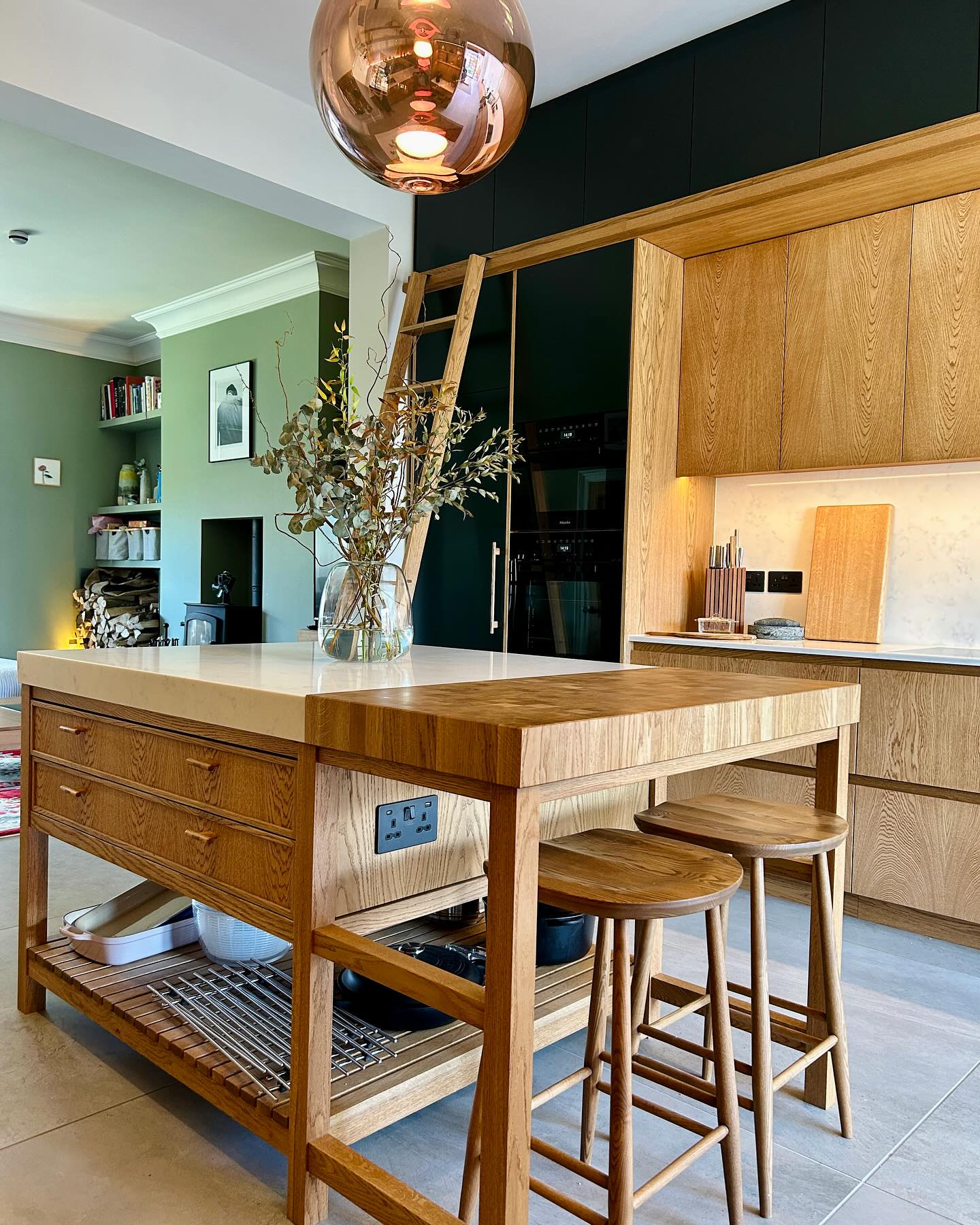 Recently finished kitchen in oak. Enjoyed this so much! Easily our largest kitchen to date. Shout out to @rhstonesurfaces for doing a great job on the worktops. Veneers from @dfrveneer appliances: @quookeruk @miele