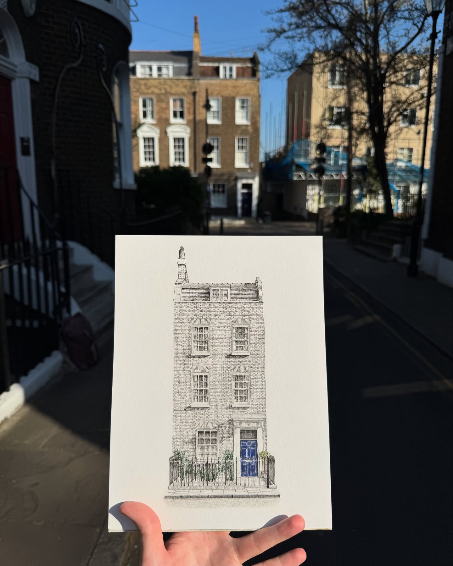 Blue door.. blue skies šš
Excited to share this new commission of a townhouse in Islington with you all!
Used a bit of artistic license to add in a some greenery - which I feel compliments the gorgeous blue door.
Hope you all have a wonderful Easter š£
#drawing #commission #colourpencilart #pendrawings #inkartwork #pen #penart #artwork #shadow #townhouses #islington #commissionart