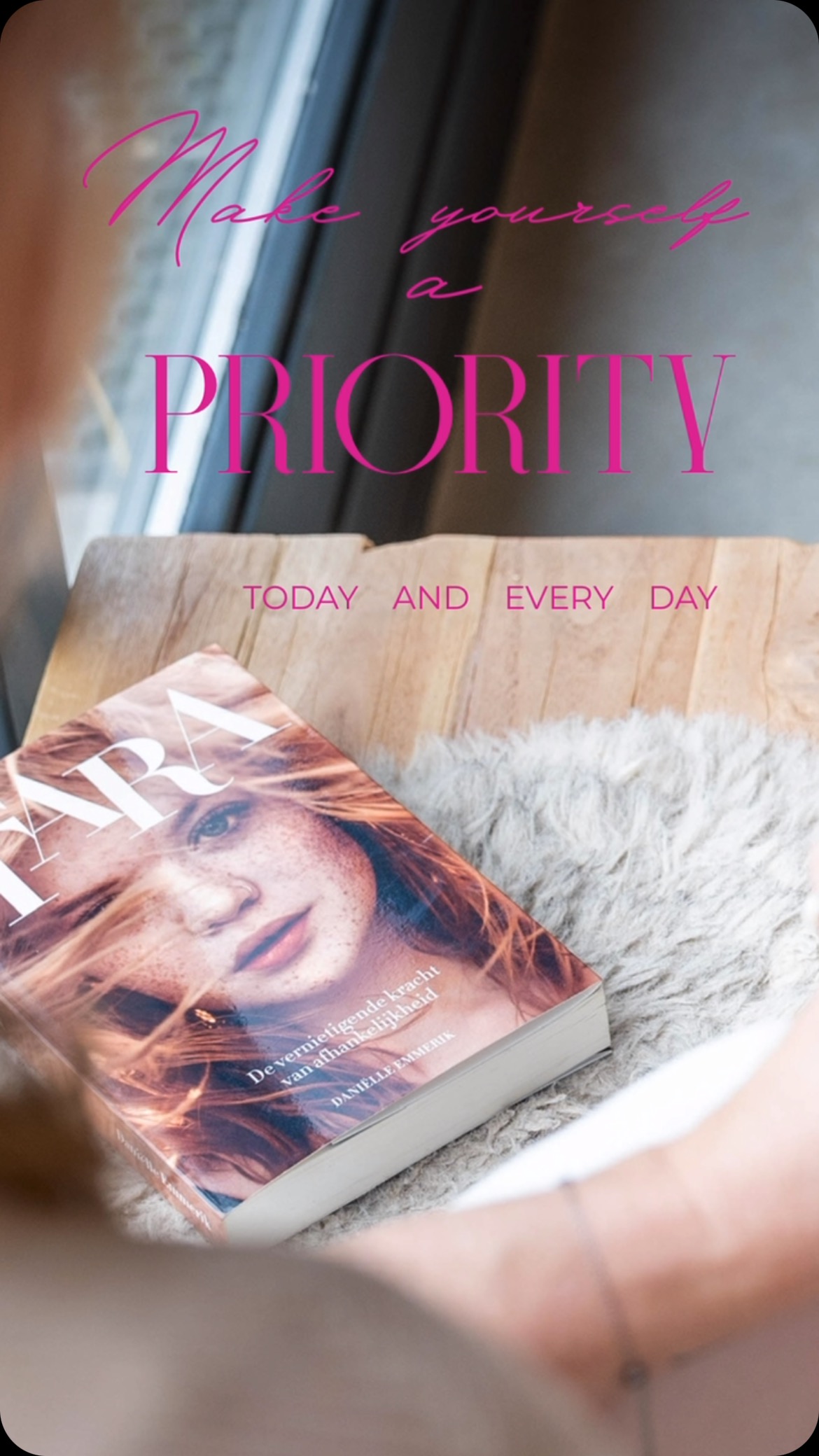 IK BEN TARA PROGRAMMA
✨ Voor vrouwen die hun diepste zelf willen herinneren ✨
Misschien ben je in een periode van verandering, of voel je je uit balans.
De overgang — in je lichaam, je leven, je ziel — roept om aandacht. Het is tijd om oude blokkades los te laten en ruimte te maken voor wie jij écht bent.
Ik ben Tara is een 6-maanden durend programma voor vrouwen die diep willen voelen, helen en transformeren. Samen creëren we een veilige, liefdevolle ruimte waarin jij kunt groeien, ontdekken en weer in contact komen met je kracht.
In dit traject werken we met:
• 🎨 Creatieve expressie — schilderen, schrijven, intuïtief creëren (je hoeft dus niets te kunnen)
• 🧘♀️ Meditatie & innerlijke reizen — om te voelen wat wil helen
• ❤️🩹 Diep helend groepswerk — voor verbinding en kracht
Elke 4 weken ontmoet ik je van 10:00 tot 14:00 in een kleine groep. Dit is jouw moment om te zakken in jezelf, om te helen en om weer in balans te komen.
Dit programma is voor jou als je:
• Je uit balans voelt of midden in de overgang zit
• Klaar bent om oude patronen te doorbreken
• Dieper wil voelen en thuis wil komen bij jezelf
Investering in jezelf:
• Early bird: €777 ✨
• Normaal tarief: €888
• Of in termijnen: 6 x €150
Als dit resoneert met je, stuur me gerust een berichtje voor meer info of om je plek te reserveren. Ik kijk ernaar uit om samen te werken aan jouw transformatie!
#ikbentara #vrouwentransformatie #overgang #uitbalans #heling #traumaheling #persoonlijkegroei #creatieveheling #vrouwelijkeenergie #spirituelevrouw #innerlijkereis #vrouwencirkel #hoogsensitief #intuïtiefleven #zelfliefde #overgang