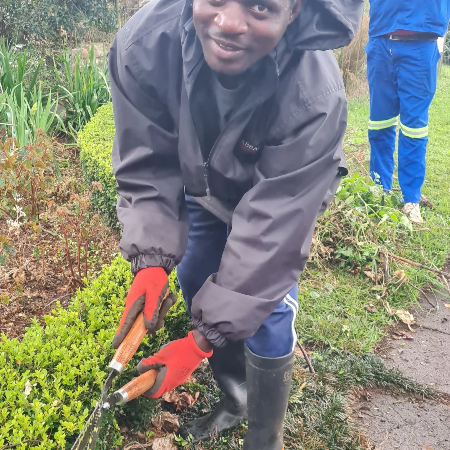Give your gardener the gift of knowledge!
This one-day workshop is designed to suit novice and experienced gardeners, teaching them sustainable gardening techniques. Between some theory and mostly practical, they will learn about soil health, nourishing the garden, pruning, planting techniques, propagation and so much more. A true gift that can be put into practice in any gardening situation, in any country.
Date : Friday, 16 May 2025
Venue : Random Harvest Nursery (area serviced by public transport)
Time : 08h30 - 15h30
To enquire, WhatsApp Lindsay with 'Gauteng training' to 082 449 9237 or email info@schoolofgardendesign.com
#theschoolofgardendesign
#sustainablegardening
#plantingtechniques
#soilhealth
#pruningtechniques
#toolcare
#propagation
#indigenousplants