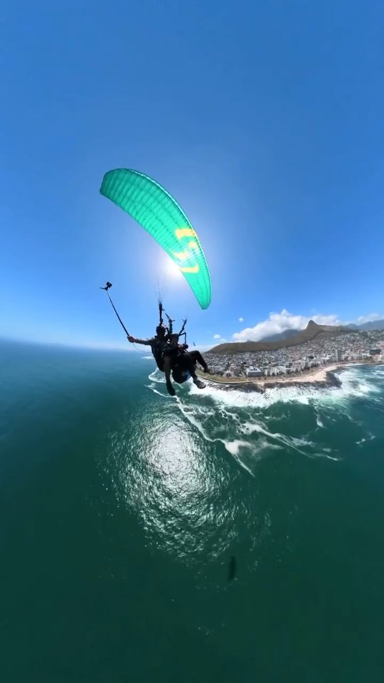 Paragliding is for everyone, come experience it for yourself. Book a tandem paraglide flight to learn more about paragliding. Great views too!
#paragliding #paraglide #tablemountain #signalhill #seapoint #southafrica #fly #skyparagliders #skysafari