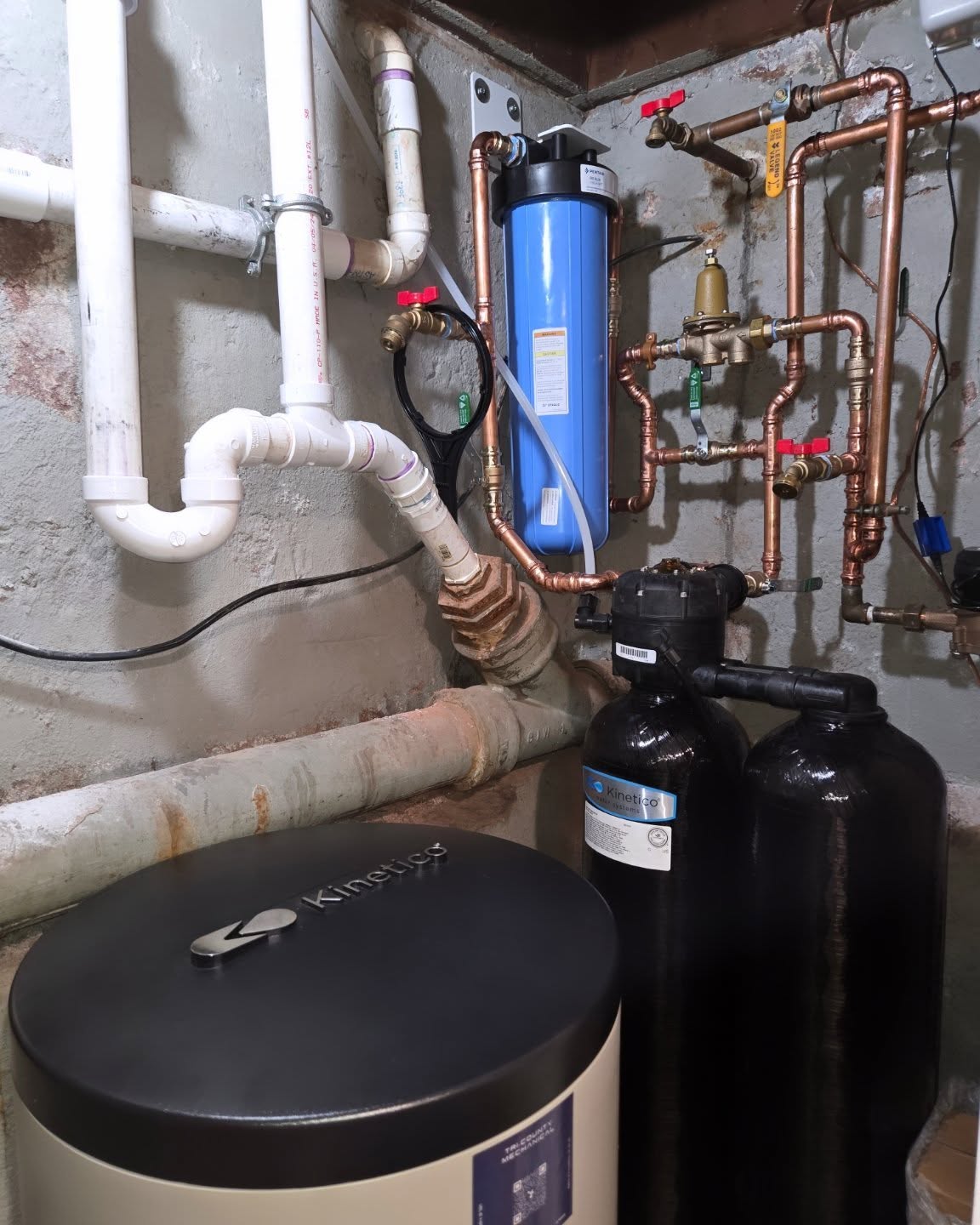 Check out this gleaming copper masterpiece! We installed a Kinetico water treatment system that’s got this home bathing and washing with crystal-clear H2O from every tap. Proud to pipe in pure perfection—because your water deserves the VIP treatment! #KineticoKings #CopperPride #PureWaterPros #Kinetico