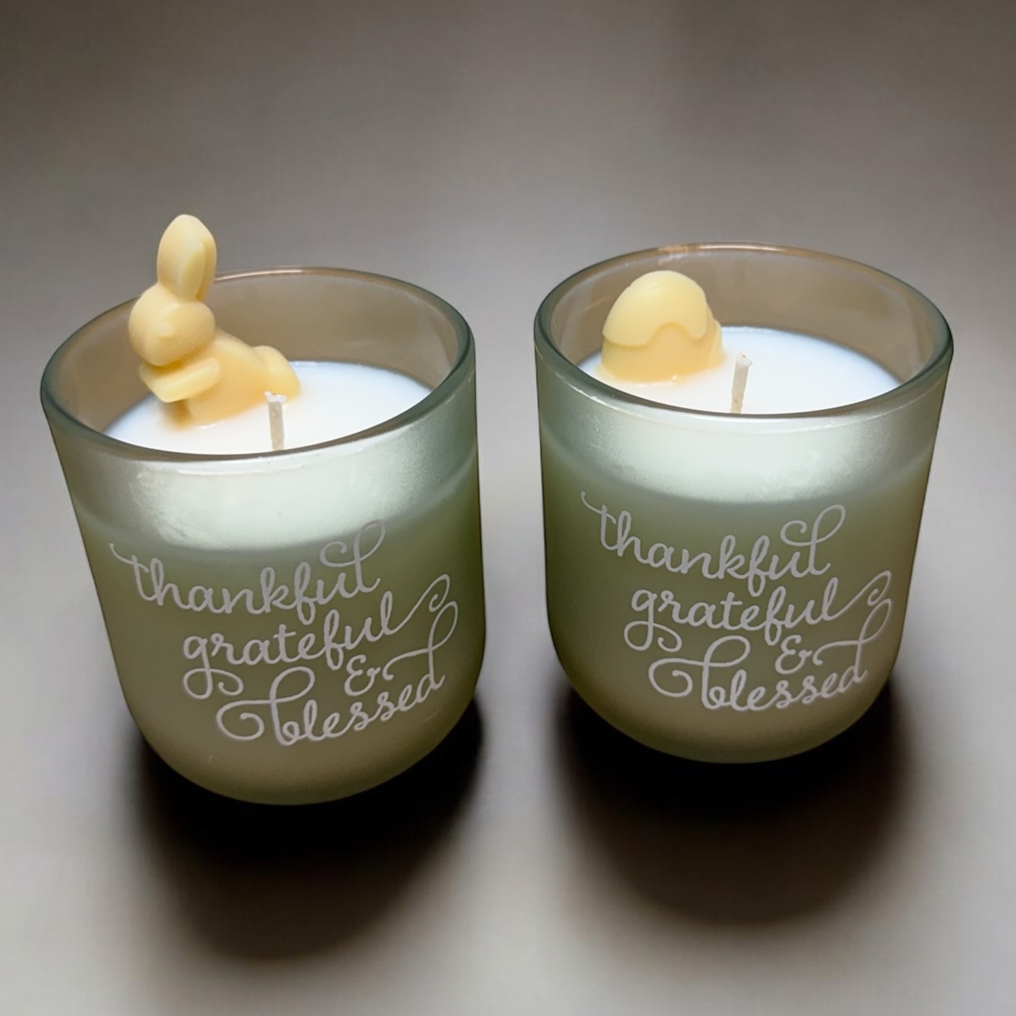 As always @ayat_lounge supported me this Easter 🙏🏾❤️ go get yourself some good accompanied by these Honey Crisp Orchard candles (Apple Orchard) - soon available from my online store x
#EasterVibes #SupportSmallBusiness #CandleLover #ApplePicking #Aromatherapy #ShopLocal #SpringCelebration #RelaxAndUnwind #SmallBiz #EasterJoy #HomeAmbiance #NaturalHealing #althie_lifestyle #althielifestyle #althielifestylerocks #ayatkitchen #ayatlounge #ayatloungeeats