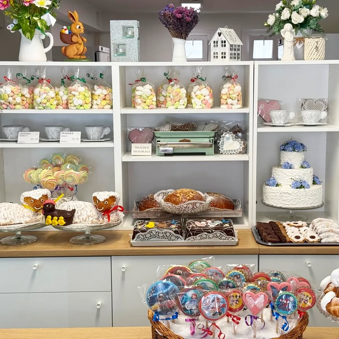 Dnes v obchůdku nový dezert Saint Honoré. V pátek máme otevřeno #veselevelikonoce #easter #sainthonoré #sladkepohladi