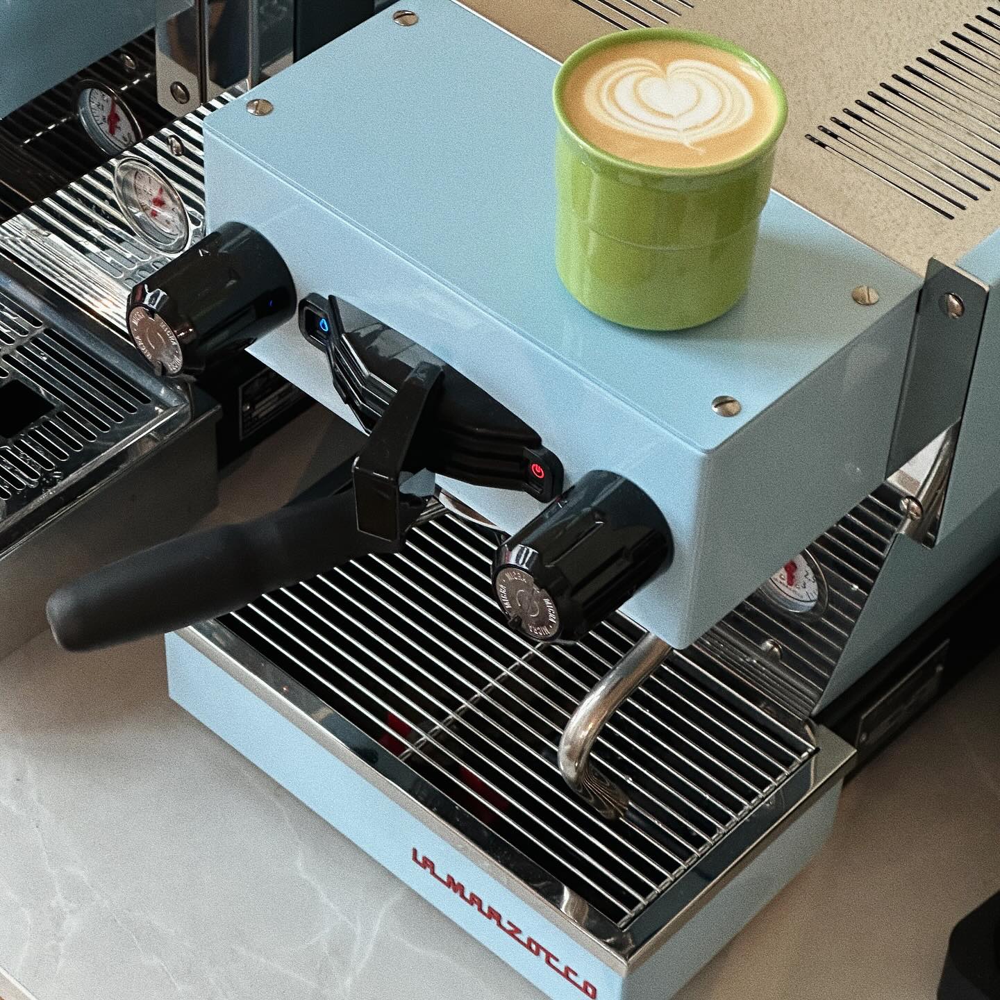 Glad påsk vänner 💛
Nu stänger vi i några dagar och är tillbaka igen på tisdag!
.
.
.
.
.
.
.
.
.
.
.
.
.
.
.
#lineamicra #lamarzoccohome #coffee #homebarista #rrebelworks #specialtycoffee #specialkaffe #handmadeinflorence #rrebel #lamarzocco #hökarängen #east #goodcoffee