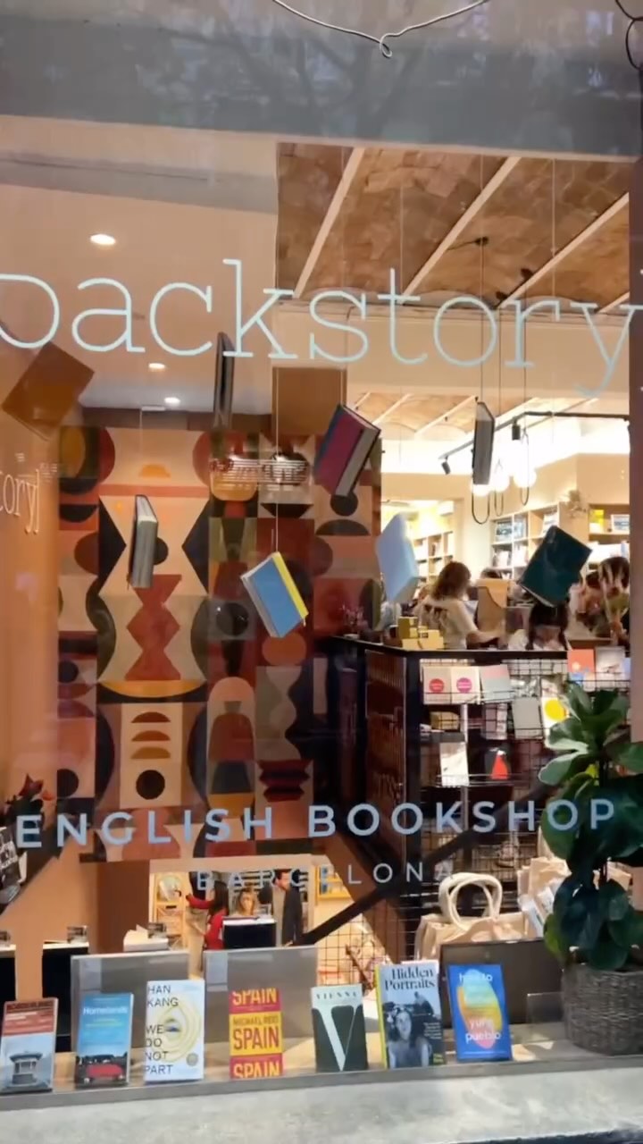 ❤️🌹 Scenes from Sant Jordi 🌹❤️
Our hearts are full and our shelves are empty.
Even if we read through every one of our books, we wouldn’t find the words to express how grateful we are to all of you who’ve supported us — yesterday, and all the days before and after.
Gràcies❤️ Thank you. Till next year…
#barcelona #santjordi #indiebookshop #bookstagram #bookseller #bookshopsofinstagram #bookshop