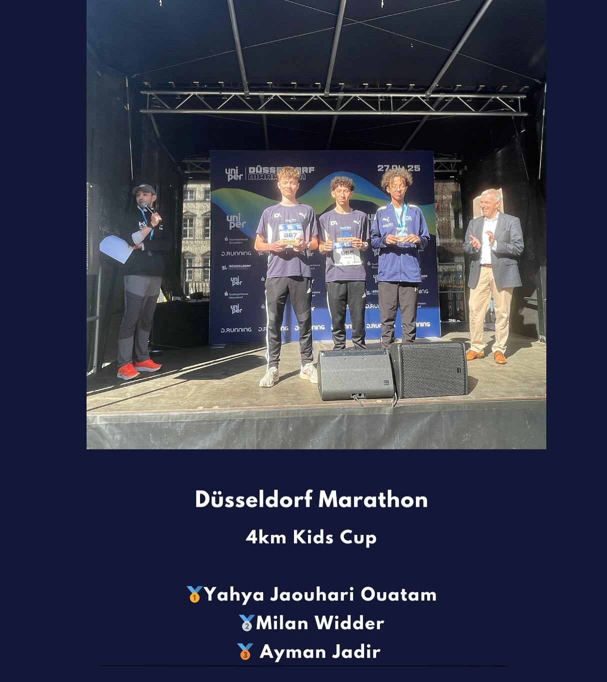 Beim Düsseldorfer Marathon starteten heute drei unserer U18 Athleten und durften sich über ein Tripple freuen.
Yahya Jaouhari Ouatam gewann den Düsseldorfer Marathon Kids Cup über 4km und strahlte mit Milan Widder und Ayman Jadir auf dem Siegerpodest um die Wette.
#fasterhigherfurthertogether #duesseldorfmarathon #kidscup