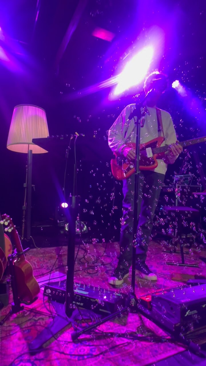 Bubble Solo Tour @kulturtreffrotfarb
🙌🫶🏼🙏🎶🌳
#livekonzert #bubblesolotour #guitarist #ontour