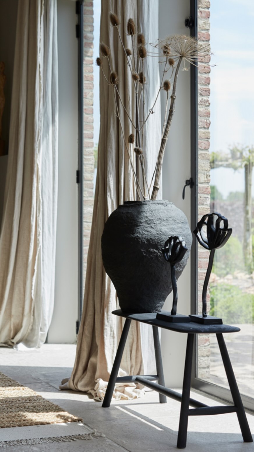 EEN:
Afstyling is een bijzaak 🫣
Afstyling doe je even, dat lukt iedereen 🫡
Afstyling geeft je niet meer woongeluk 🤔
Hoe vaak je dit mensen ziet denken of zeggen!
Maar doe het maar eens:
- Rust en eenheid creëren
- Balans in materialen en functionaliteit
- En durf ook dingen weg te laten
Daarom heb ik exclusief voor de maand mei een UNIEK eenmalig aanbod.
Normaal alleen aangeboden bij mijn grotere advies pakketten. Nu exclusief ook voor jou!
Een persoonlijke shoplist op maat! 💫
- je stuurt een foto toe van de situatie, en wat je lastig vind en tegen aan loopt
- In een videogesprek bespreken we de mogelijkheden
- Na het gesprek ga ik voor je aan de slag om een shoppinglist op maat te maken
- Passend bij jou budget en wensen!
“Gun jezelf een interieurmetamorfose die rust en eenheid brengt, je huis écht afmaakt tot iets waar je trots op bent –
ook als je er zelf geen tijd of gevoel voor hebt. Zo bespaar je kostbare tijd én geld.” ♥️
Meedoen? Laat het woord AFSTYLING achter in de comments en ik geef je alle details over dit exclusieve aanbod. ⚡️