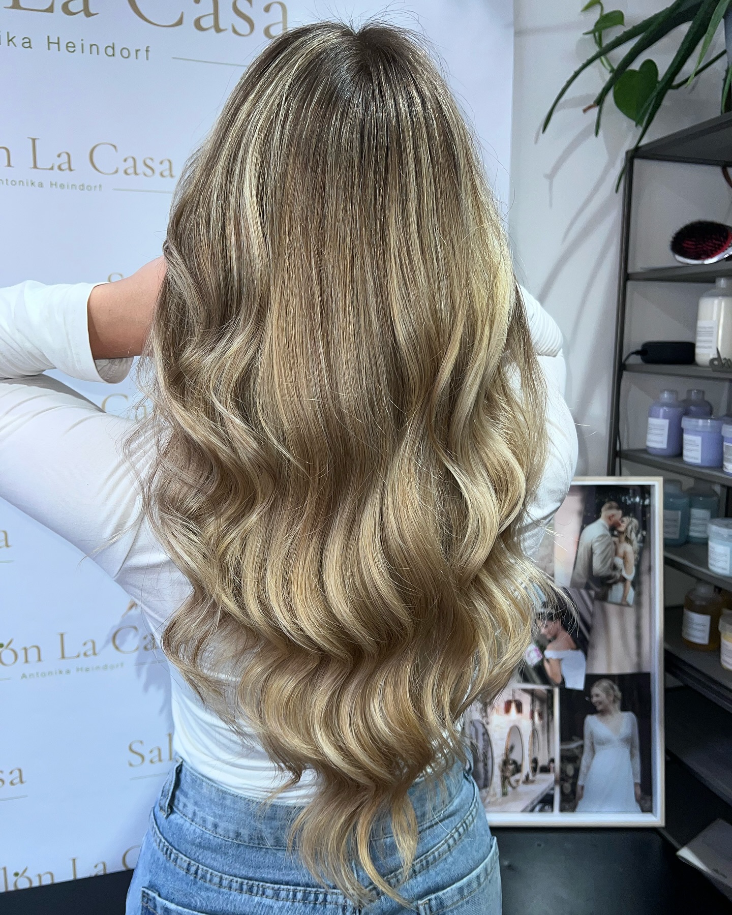 Hiermit wünschen wir euch allen ein schönes Oster Wochenende ✨🤍 genießt die Zeit mit euren liebsten 🐣
Wir sind ab Dienstag wieder für euch erreichbar
#vorhernachhertransformation #balayageartists #blondespecialist #haarliebe #shine #hairdresser #davinessalon #view