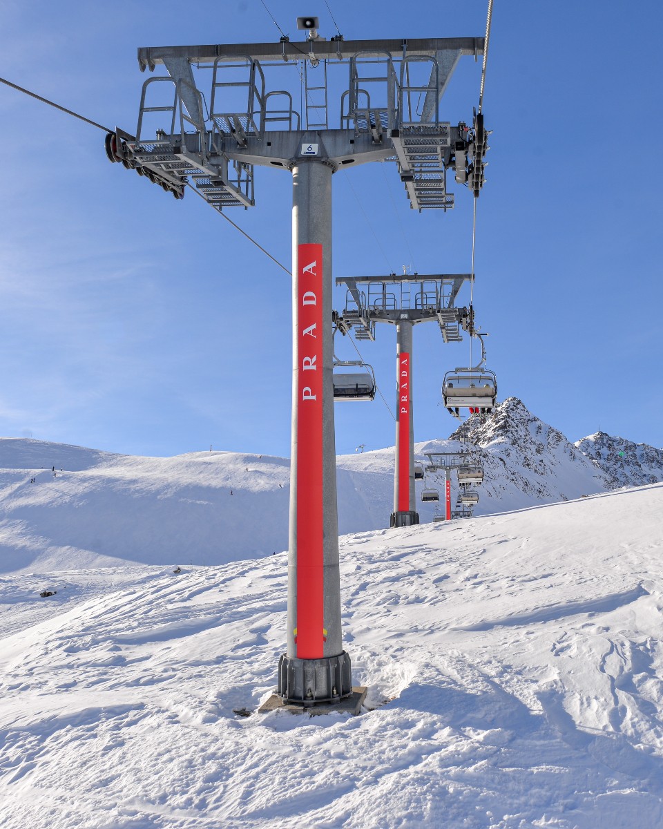 Why do luxury brands choose the Alps?
Because attention is the new currency and the mountains are full of it.
In a world of 3-second scrolls, alpine media offers something rare:
🕰️ Time
👀 Focus
💭 Emotion
Your audience?
Affluent. Present. Disconnected from digital noise and open to experience.
Curious what your brand could look like in this landscape?
📩 DM us for Winter 25/26 and we will find out together.