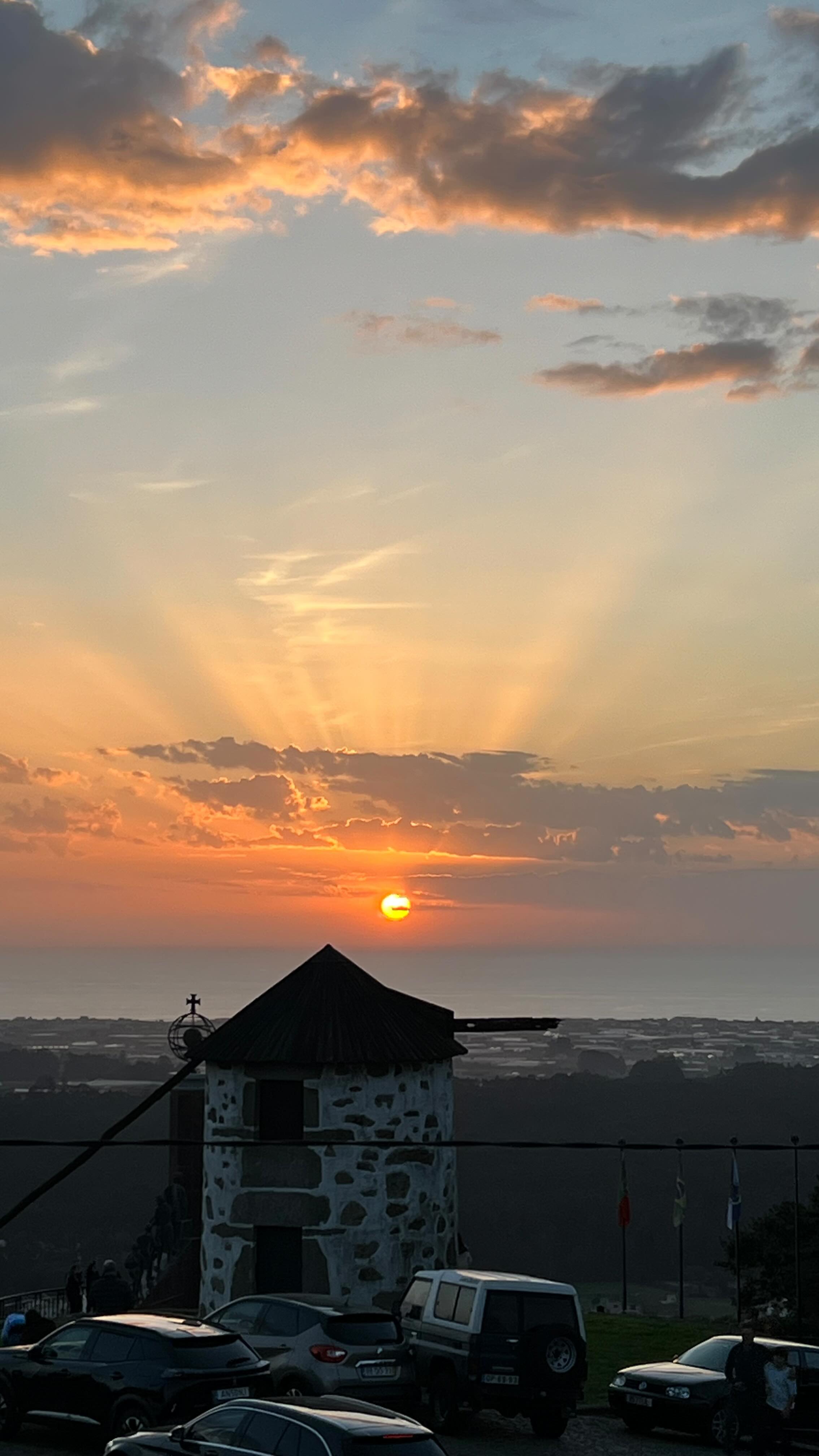 Sunsets over the Atlantic Ocean are by far our favourite ones 🧡 Let us know about yours on the comments 😀