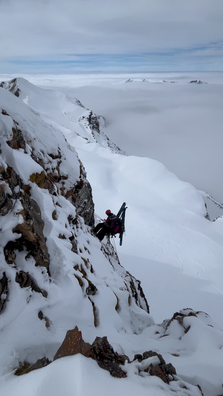 Danke allen Freunden, Partnern & Gästen für den grandiosen Winter! 🫶🏼
An schöana summr und viel heu :)
@bergbahnenmellau
@sport_mode_natter
@fischerski
@vorarlbergerskilehrerverband
@mellau.bregenzerwald
@visitbregenzerwald
#yourfriendsonpowderdays #freeride #outdooradventures #austrianalps #recap #skiing #skitouring #visitbregenzerwald #fischerski #mellaudamüls