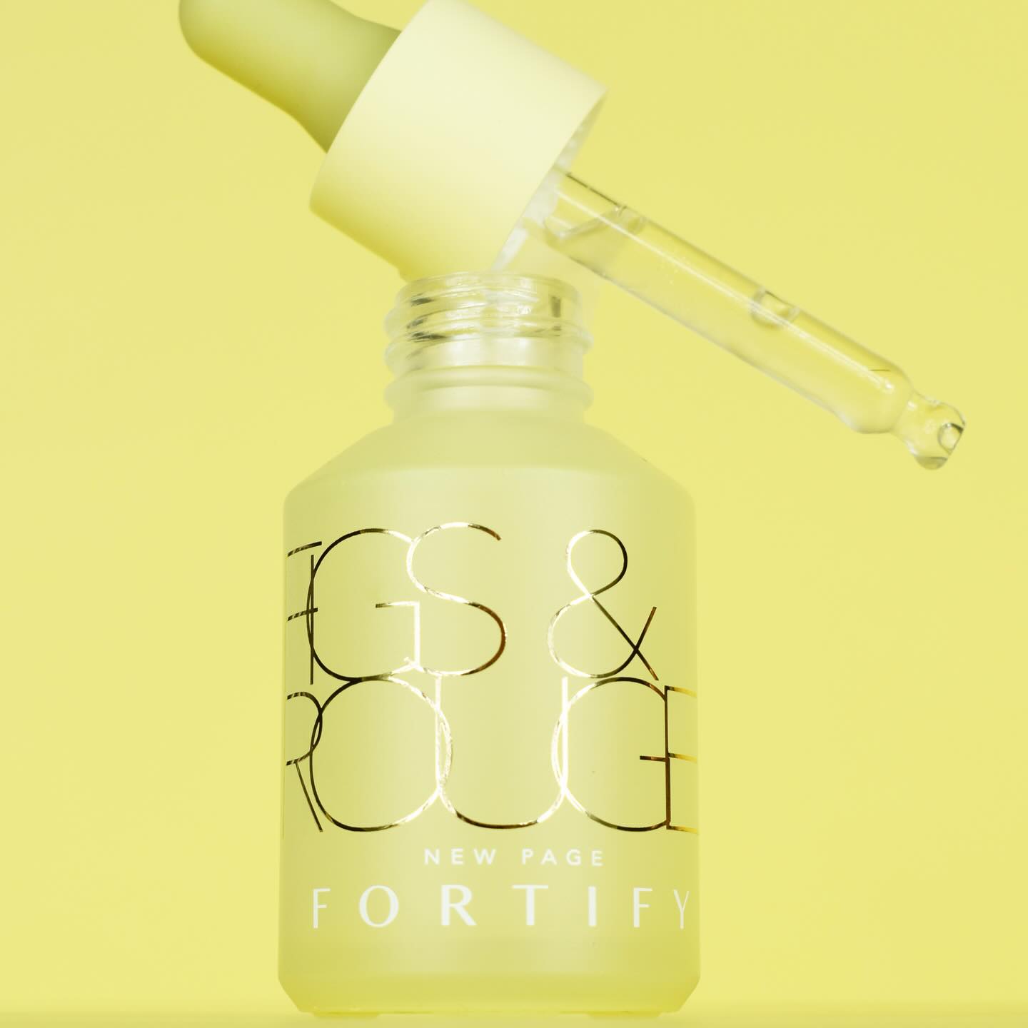 Get Free Fortify ✨ worth £42 + Free Delivery
✨unique Niacinamide & Hyaluronic Acid 💧 formulation developed to maintain, 💪strengthen& smooth skin tone.
🖥️ resisting the negative effects of screen usage.
Enriched with delicious Raspberry Leaf 🍃 Apricot 🧡 & Lemon balm extracts 🍋 Fortify will soon be your go-to morning, skin defending hero ✨