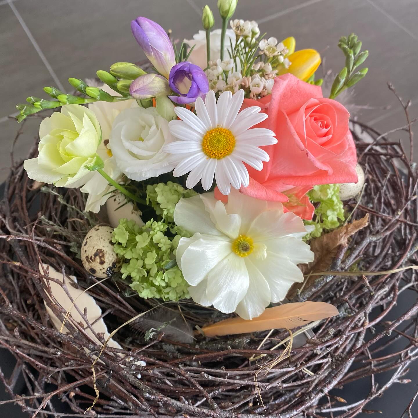 Frohe Ostern und danke liebe Kundschaft für euren Einkaf!
#floristik#floristin#meisterfloristin#ostergrüsse #blumenpassenimmer#blumenstrauss#osternest #grün#blumengesteck#lokal#imdorf#dürnten
OSTERNEST
HANDWERK
BLUMENSTRAUSS
FLORIST
SAISON